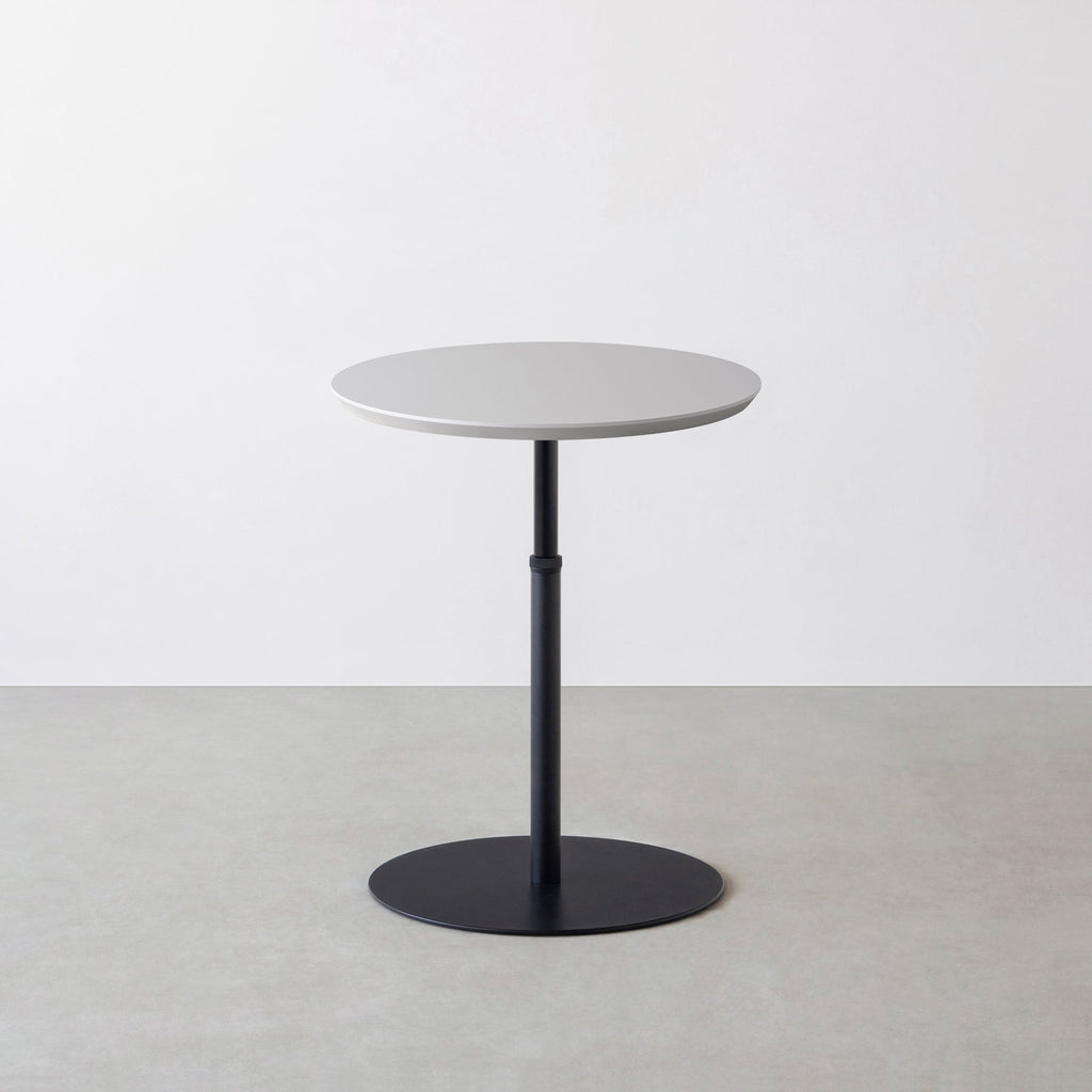 KanademonoのFENIX NTMのコンパクトな1本脚のテーブル