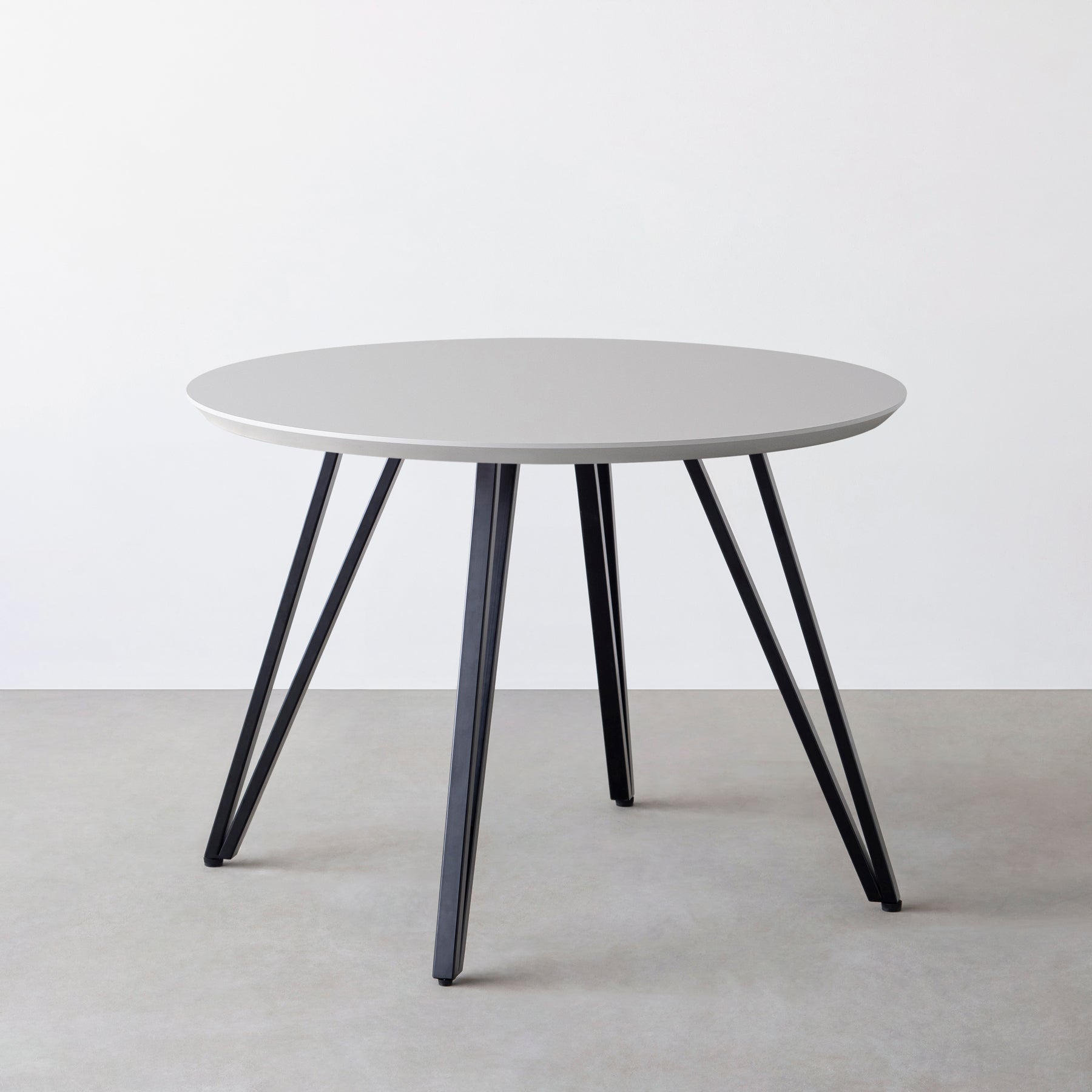 KanademonoのFENIX NTMの大型カフェテーブル