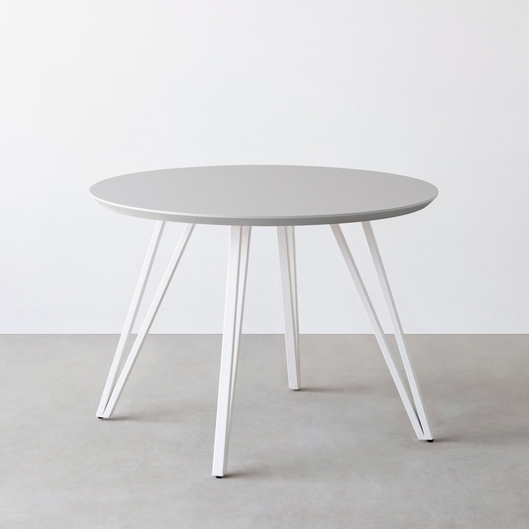 KanademonoのFENIX NTMの大型カフェテーブル