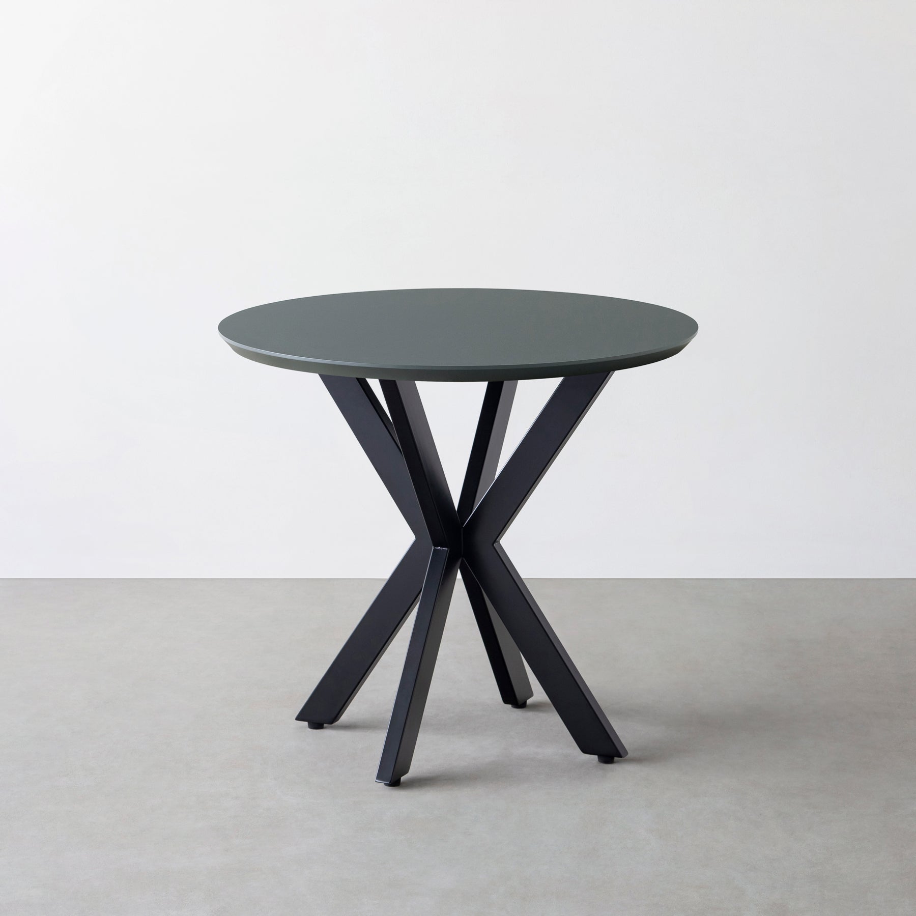 KanademonoのFENIX NTMとX脚を組み合わせたカフェテーブル