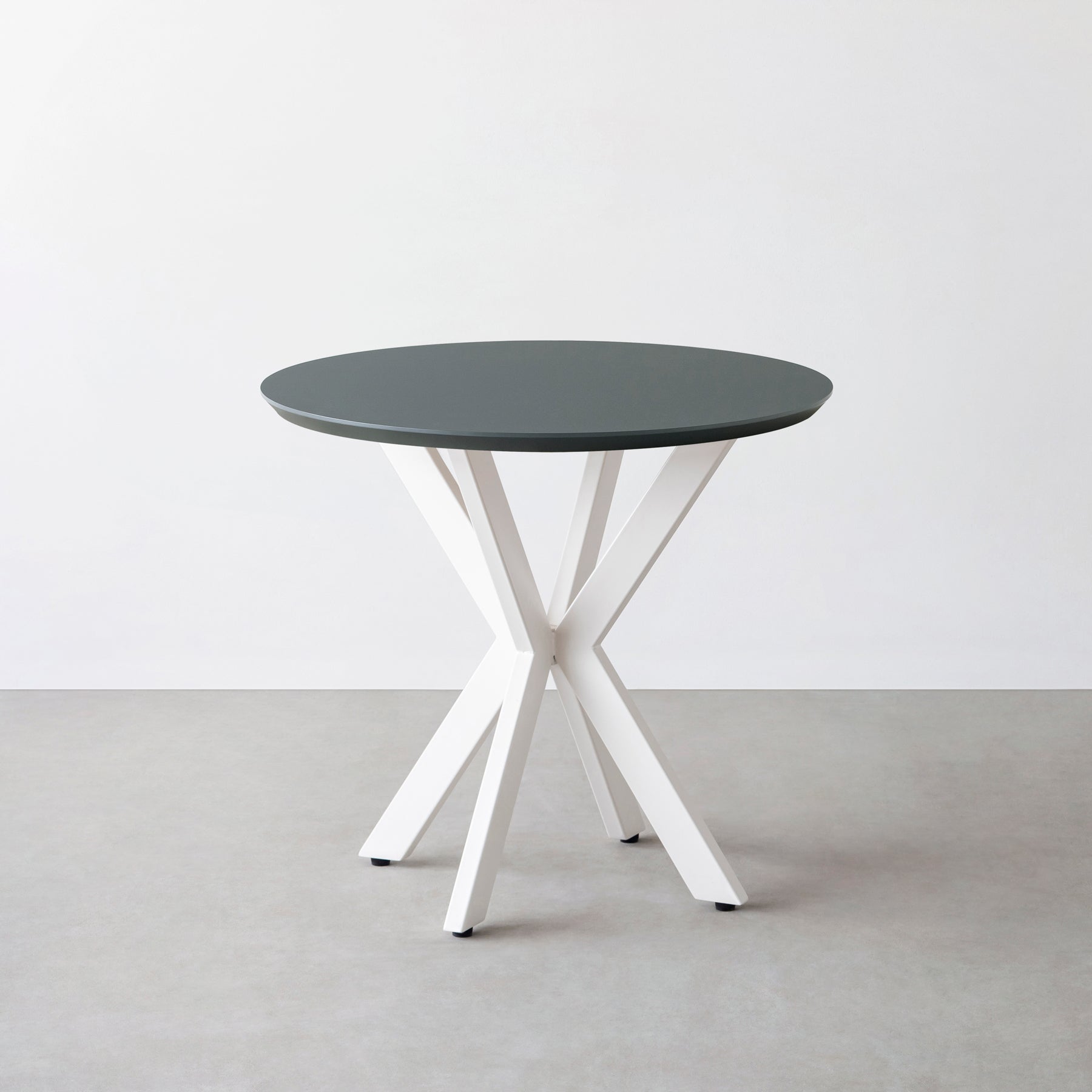 KanademonoのFENIX NTMとX脚を組み合わせたカフェテーブル