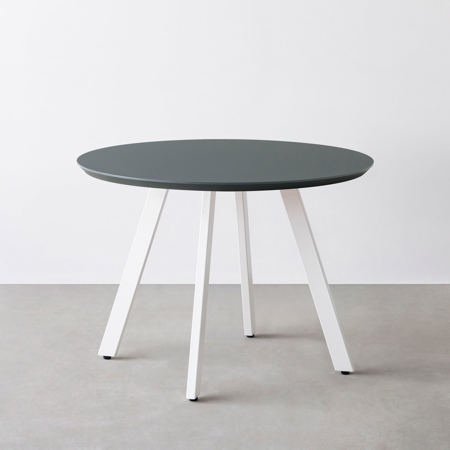 KanademonoのFENIX NTMの大型カフェテーブル