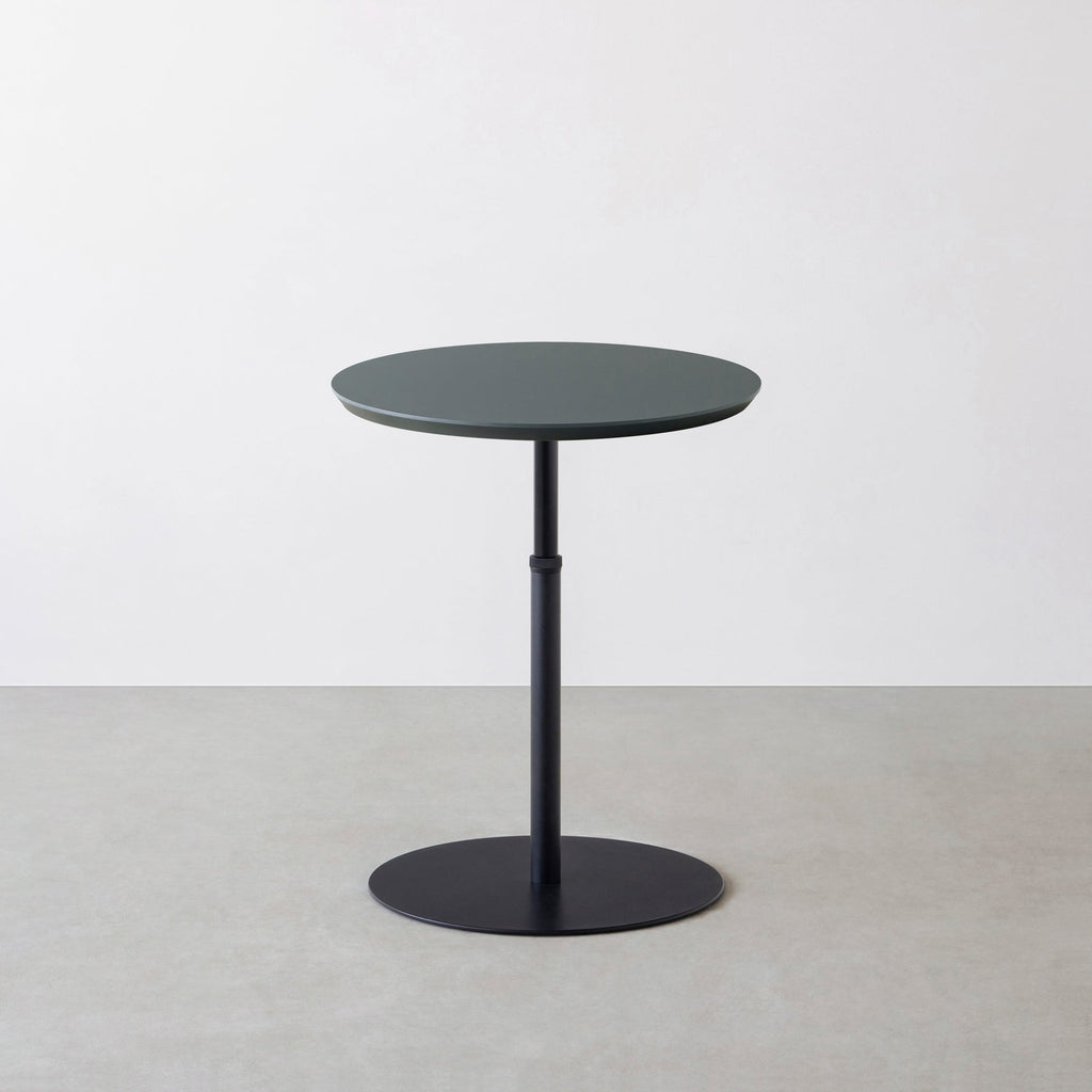 KanademonoのFENIX NTMのコンパクトな1本脚のテーブル