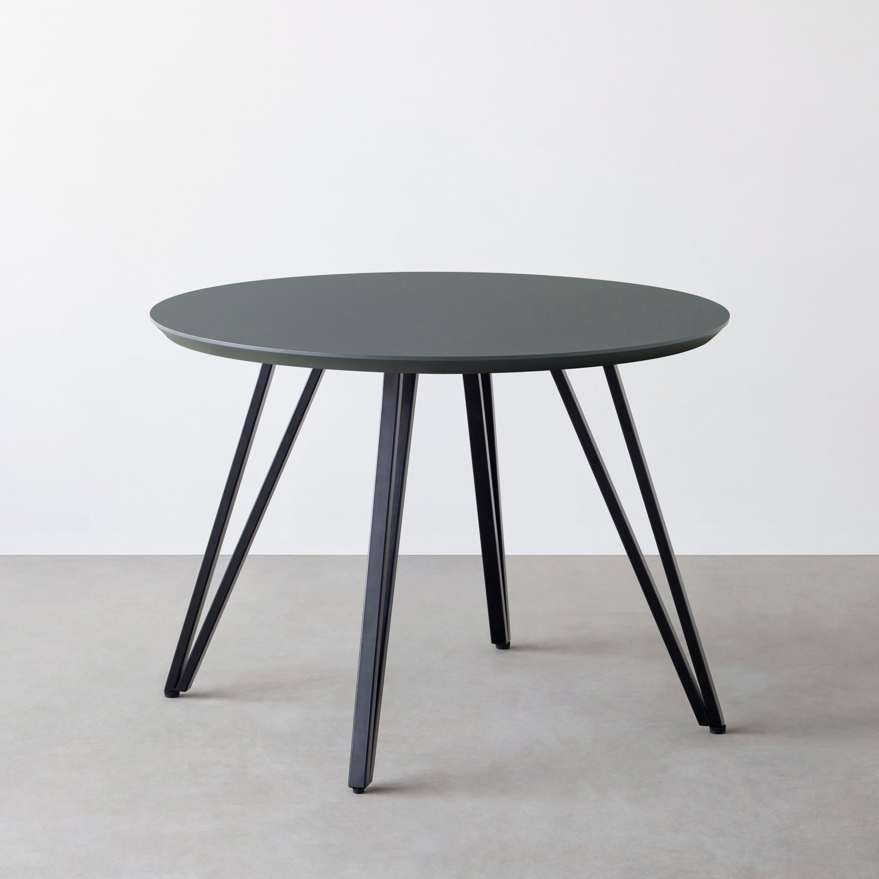 KanademonoのFENIX NTMの大型カフェテーブル