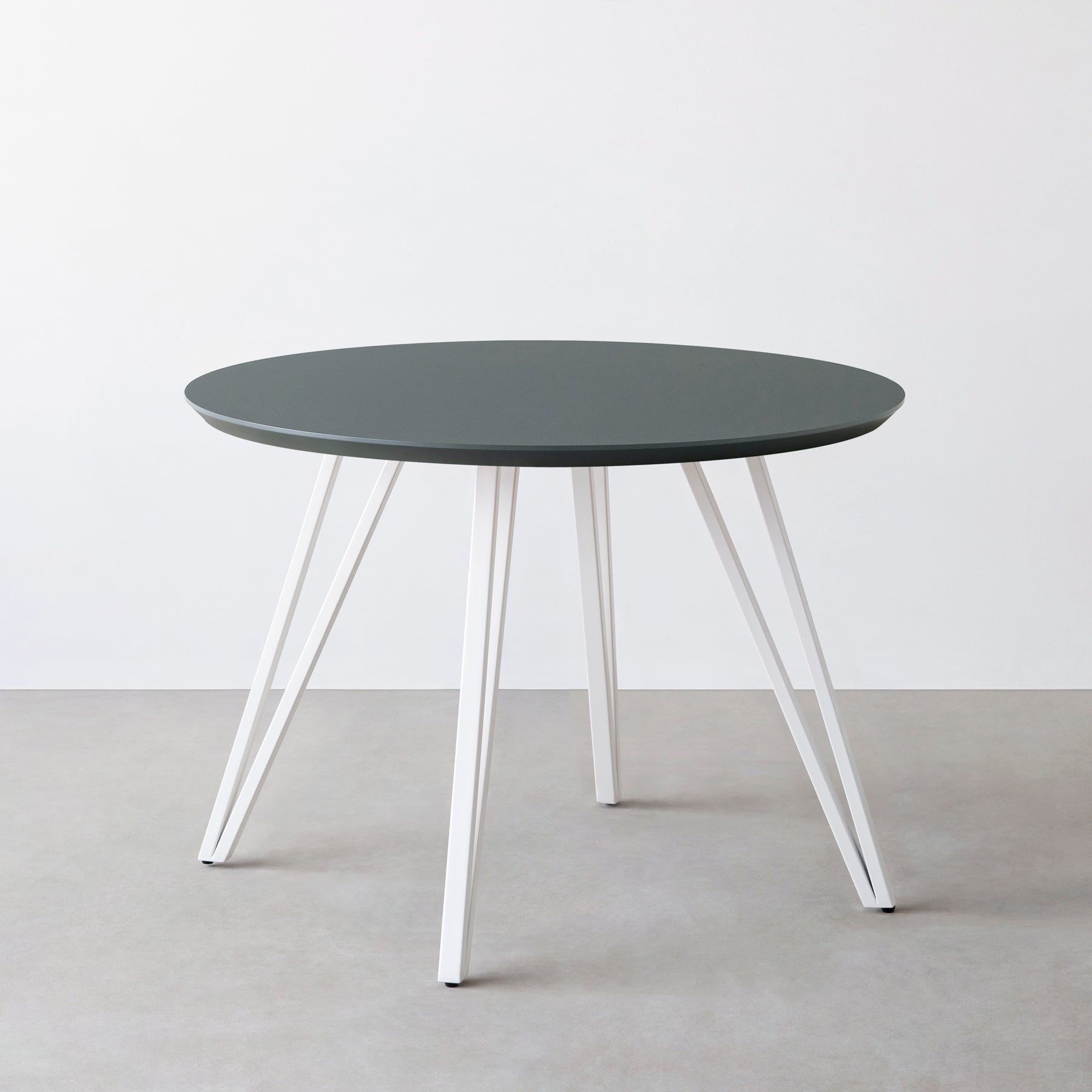 KanademonoのFENIX NTMの大型カフェテーブル