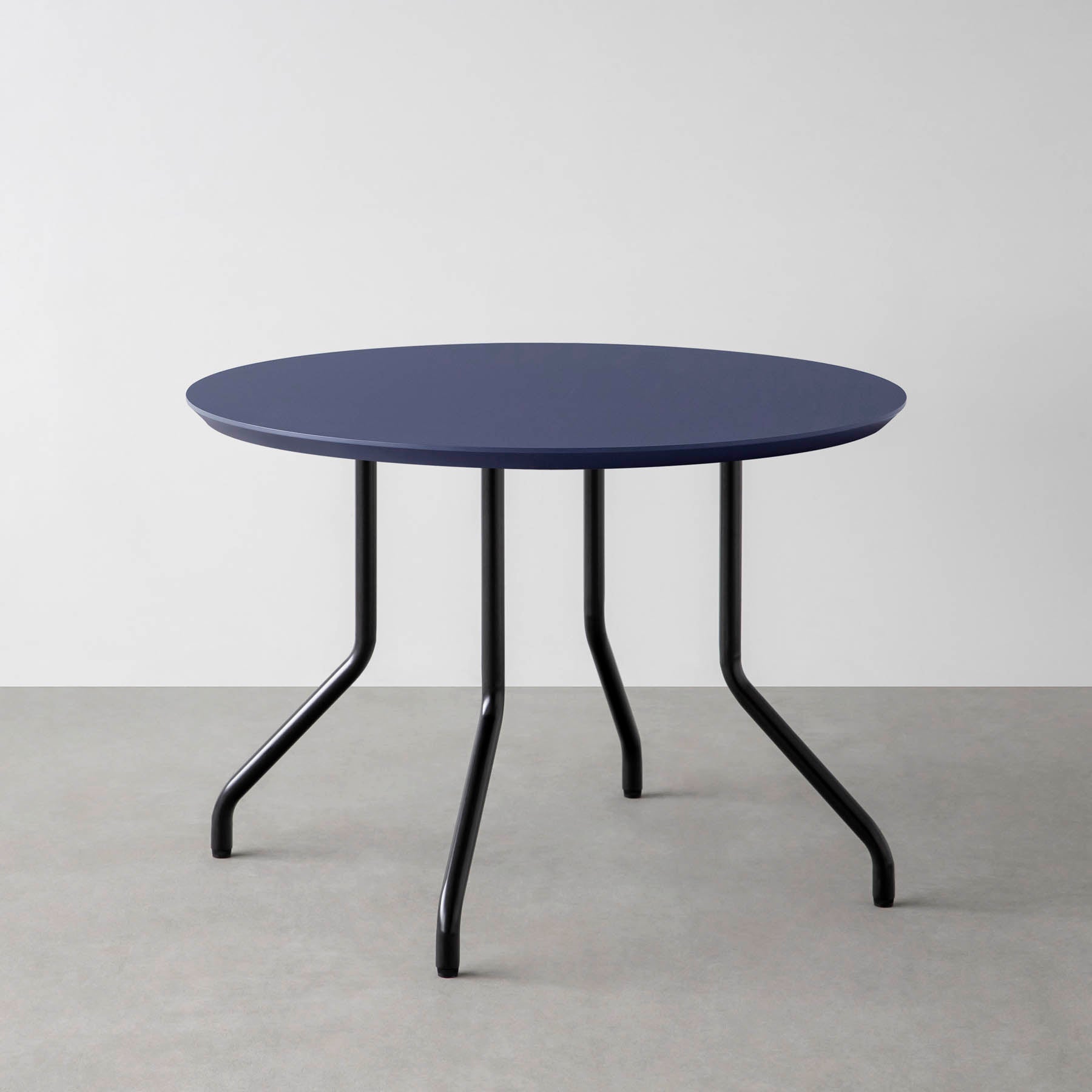 スマート造作カフェテーブル / FENIX NTM 全9色　黒スチール脚 4本脚 × ラウンド φ81 - 100