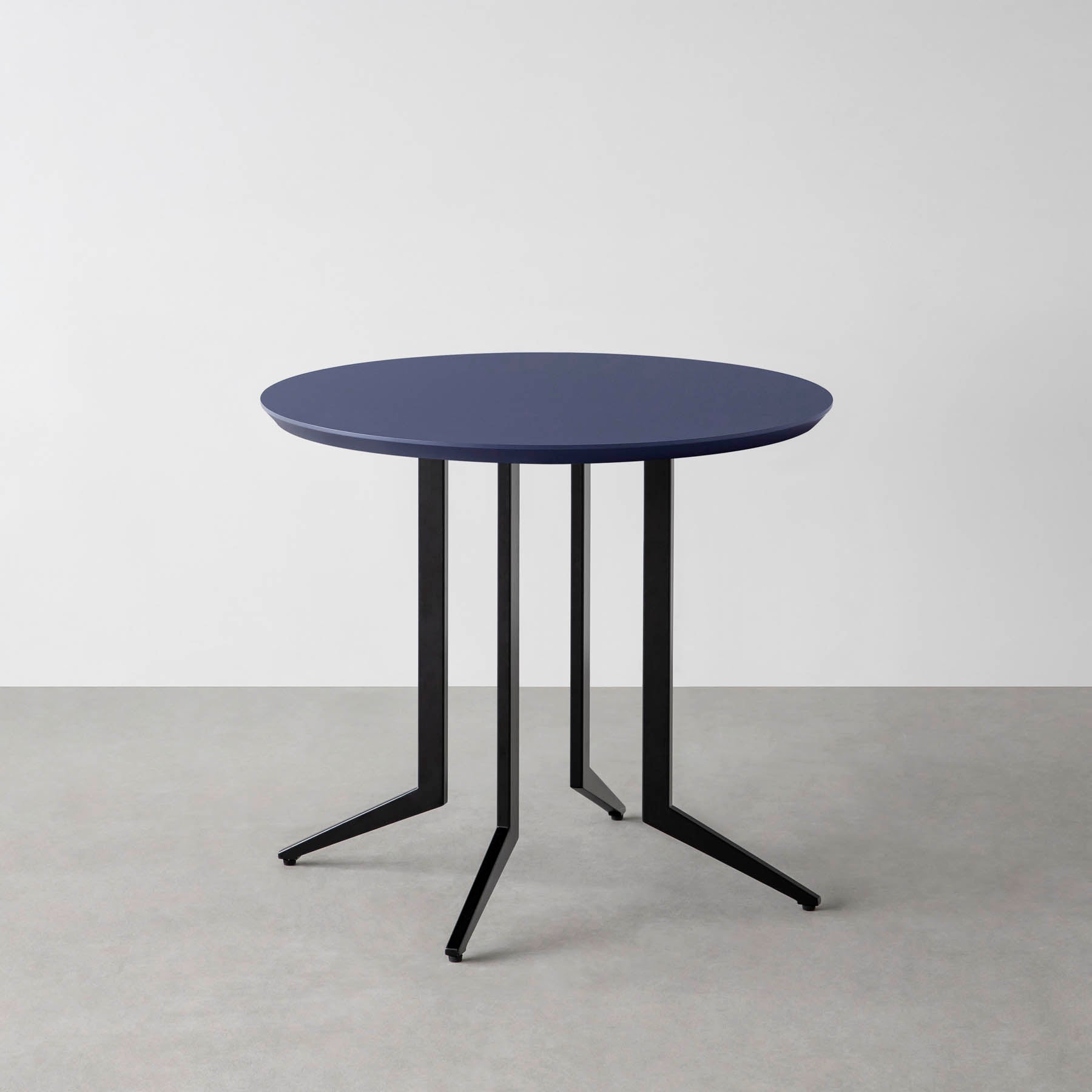 スマート造作カフェテーブル / FENIX NTM 全9色　黒スチール脚 4本脚 × ラウンド φ61 - 80