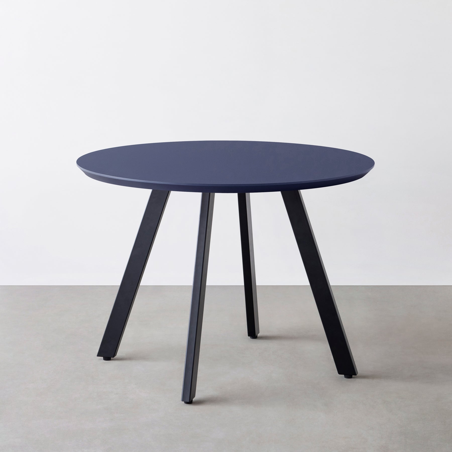 KanademonoのFENIX NTMの大型カフェテーブル