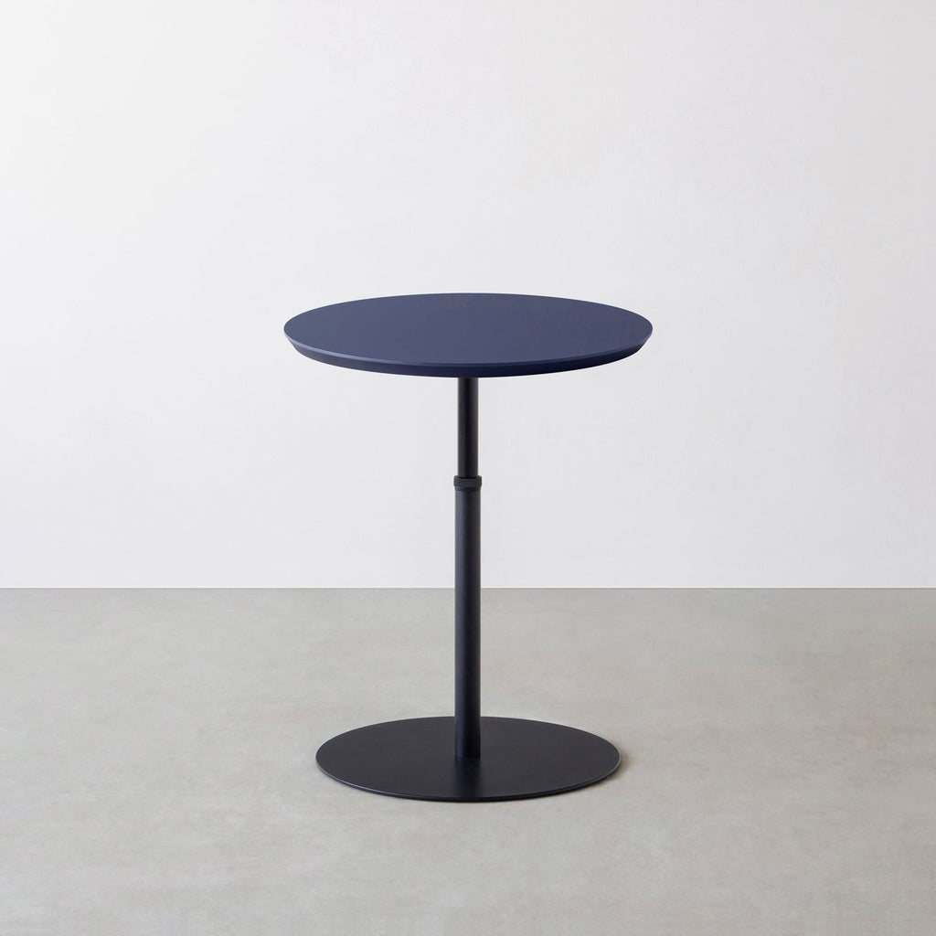 KanademonoのFENIX NTMのコンパクトな1本脚のテーブル