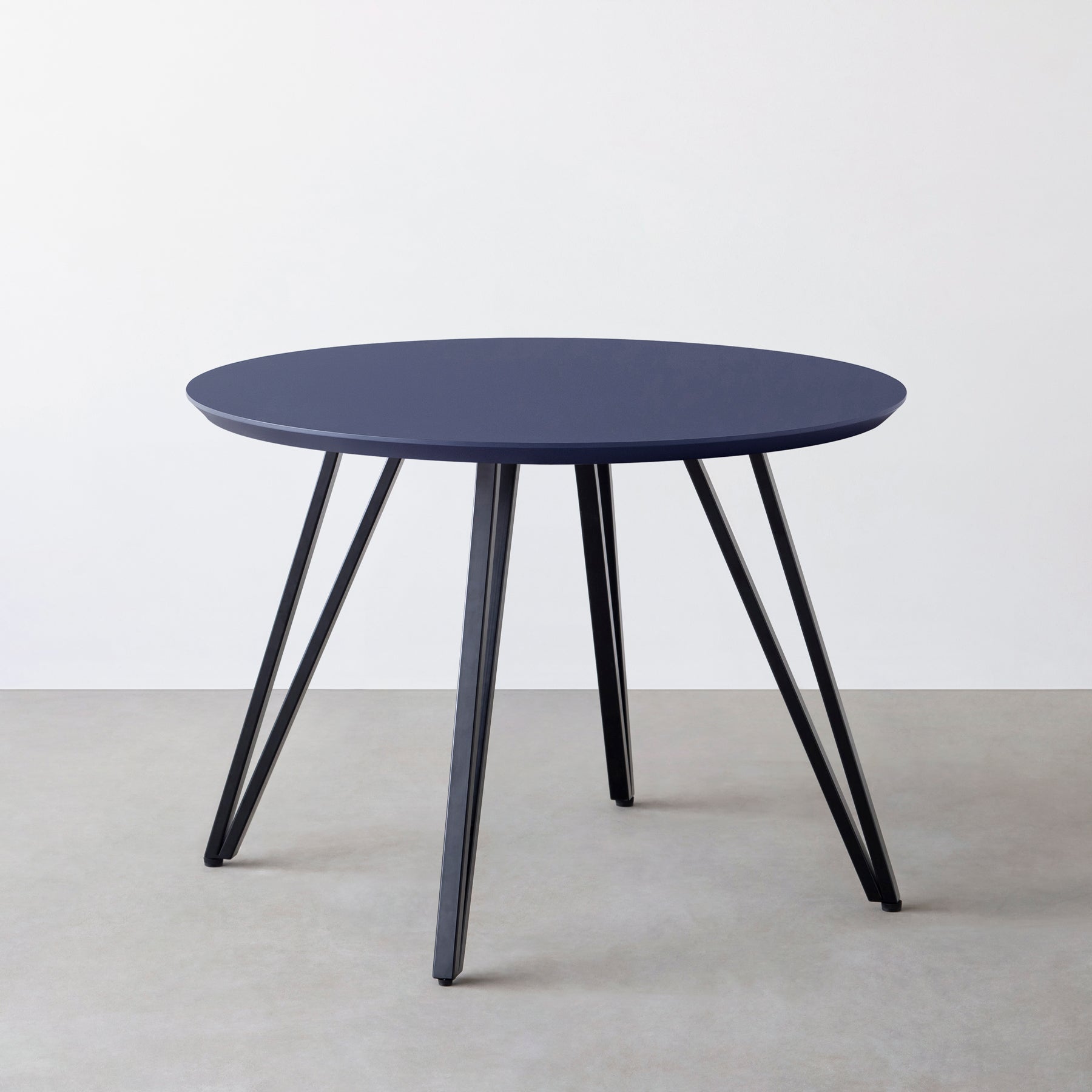 KanademonoのFENIX NTMの大型カフェテーブル