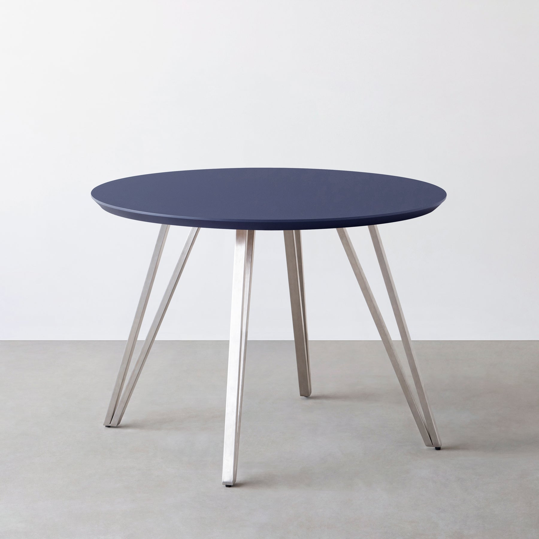 KanademonoのFENIX NTMの大型カフェテーブル