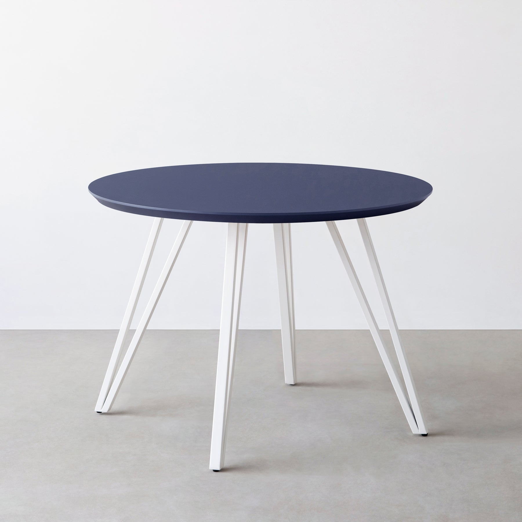 KanademonoのFENIX NTMの大型カフェテーブル