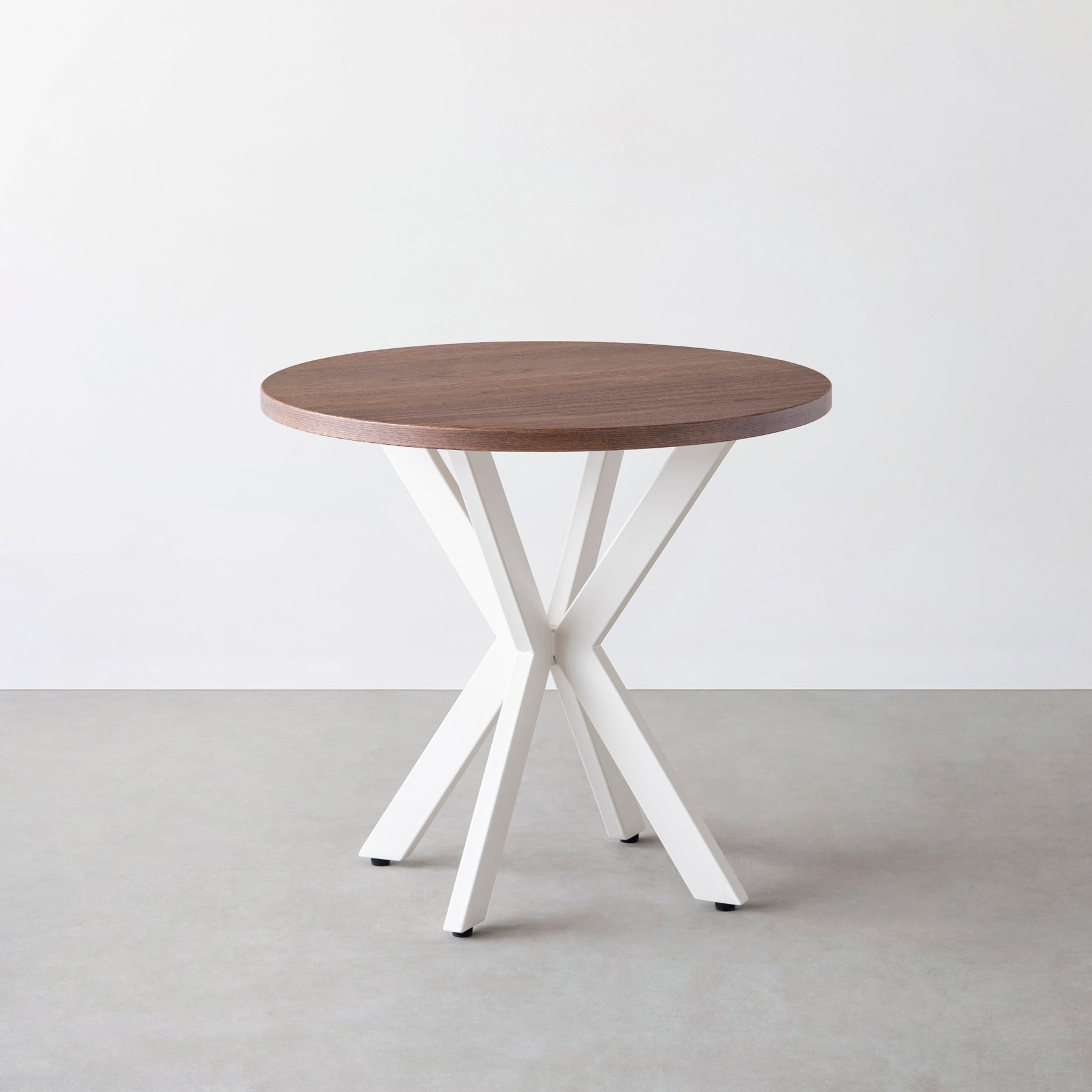 Kanademonoのウォルナットのカフェテーブル