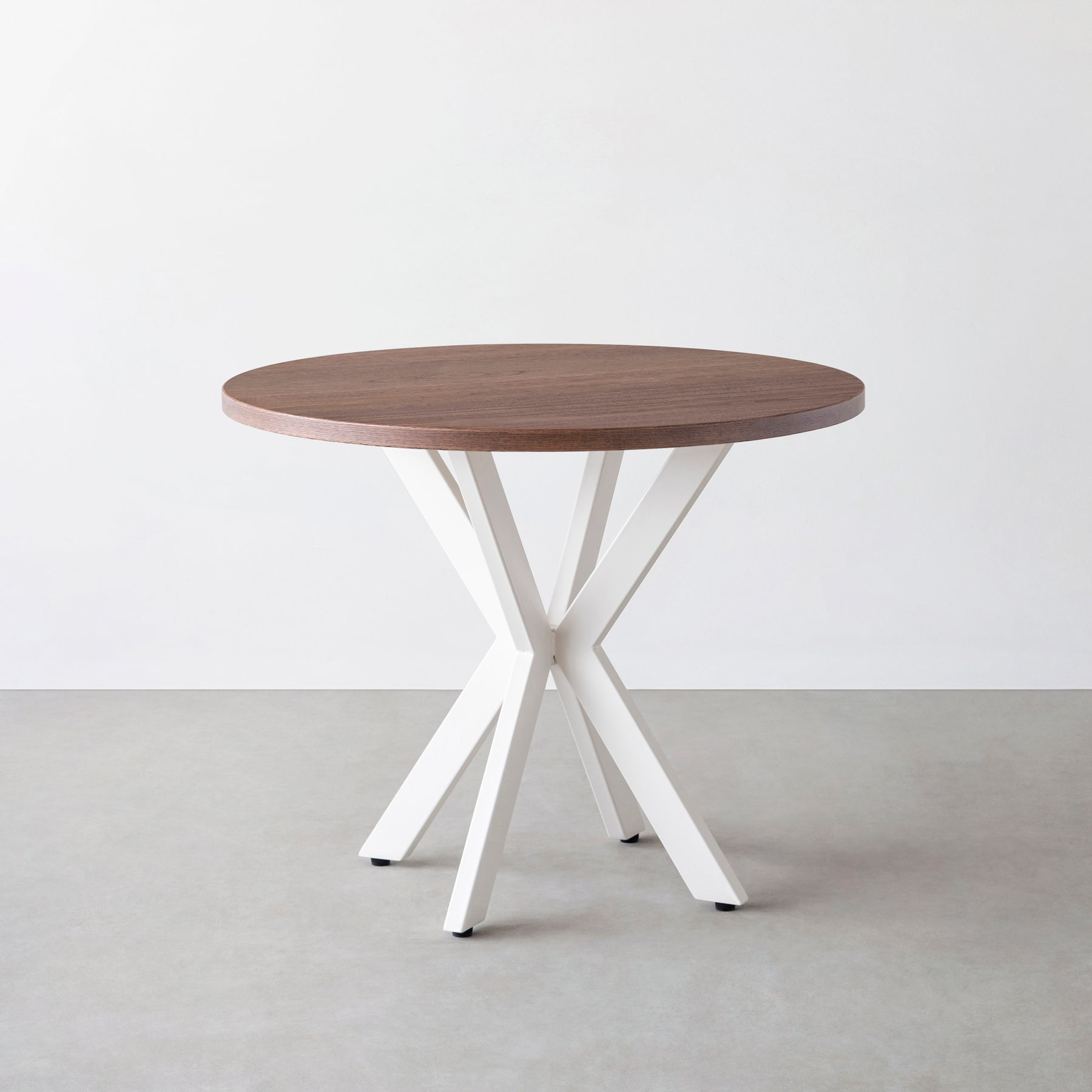 Kanademonoのウォルナットのカフェテーブル