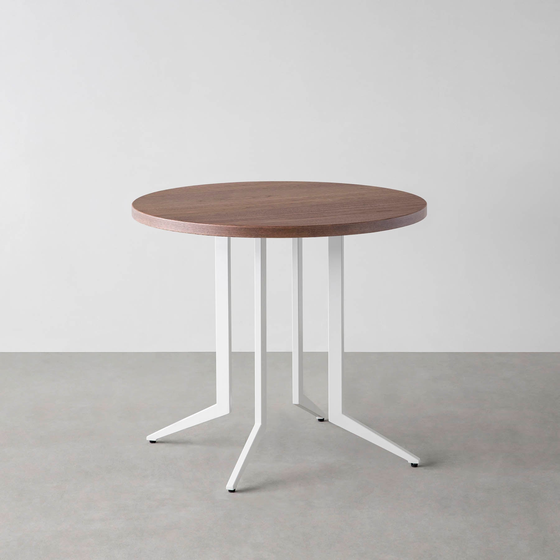 Kanademonoのウォルナットのカフェテーブル