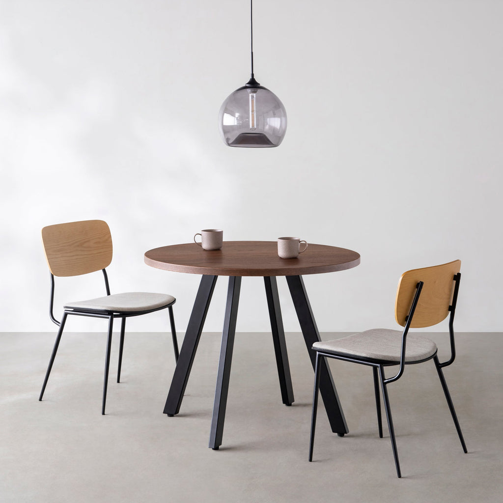 Kanademonoのウォルナットのカフェテーブル