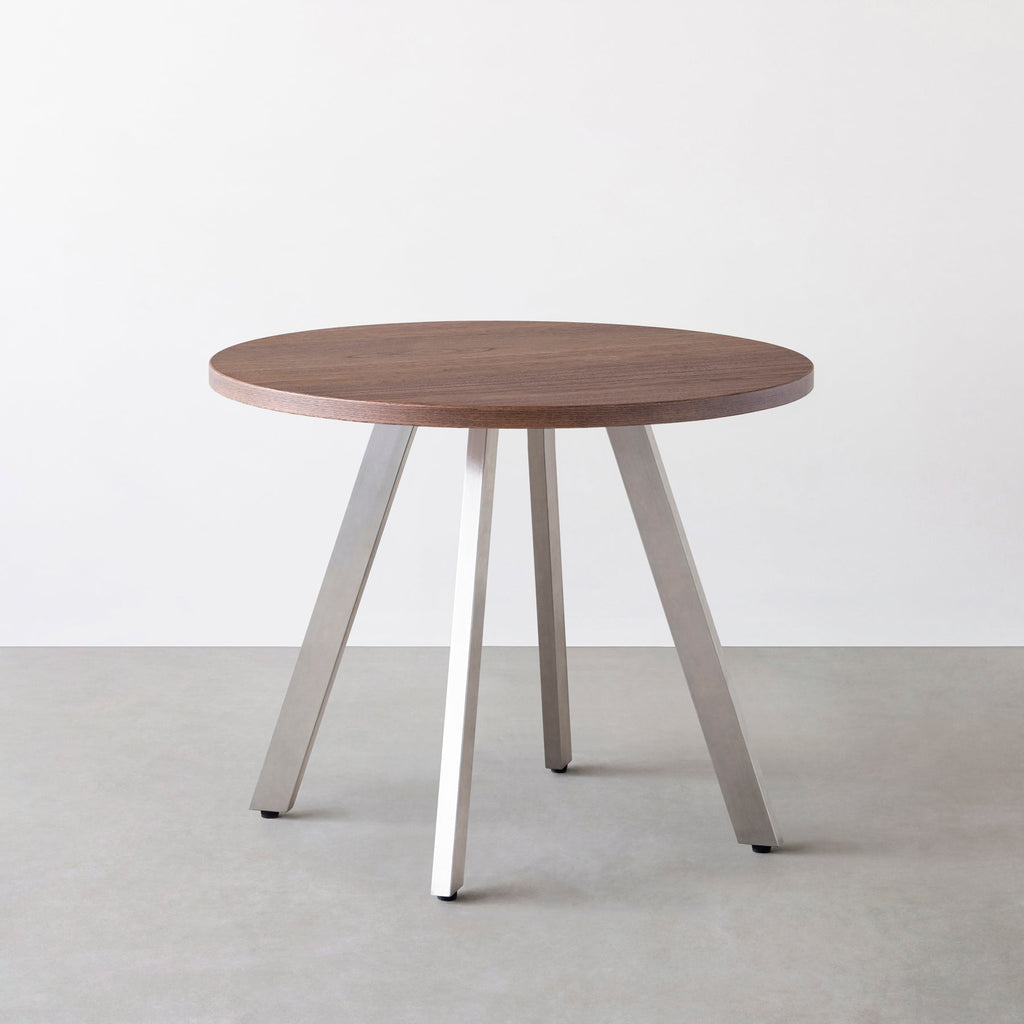 Kanademonoのウォルナットのカフェテーブル