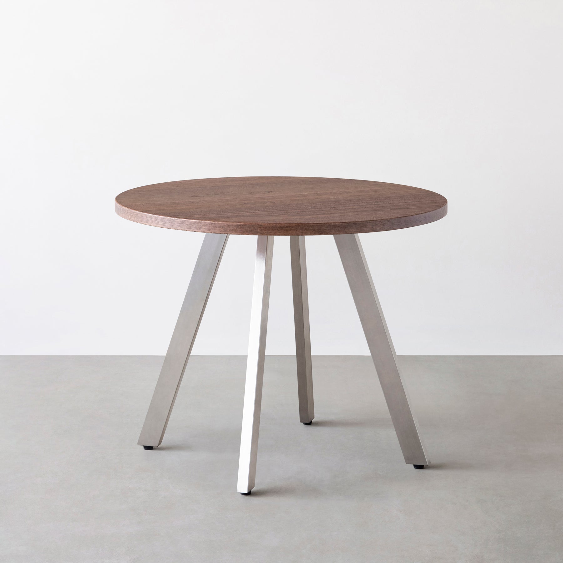 Kanademonoのウォルナットのカフェテーブル