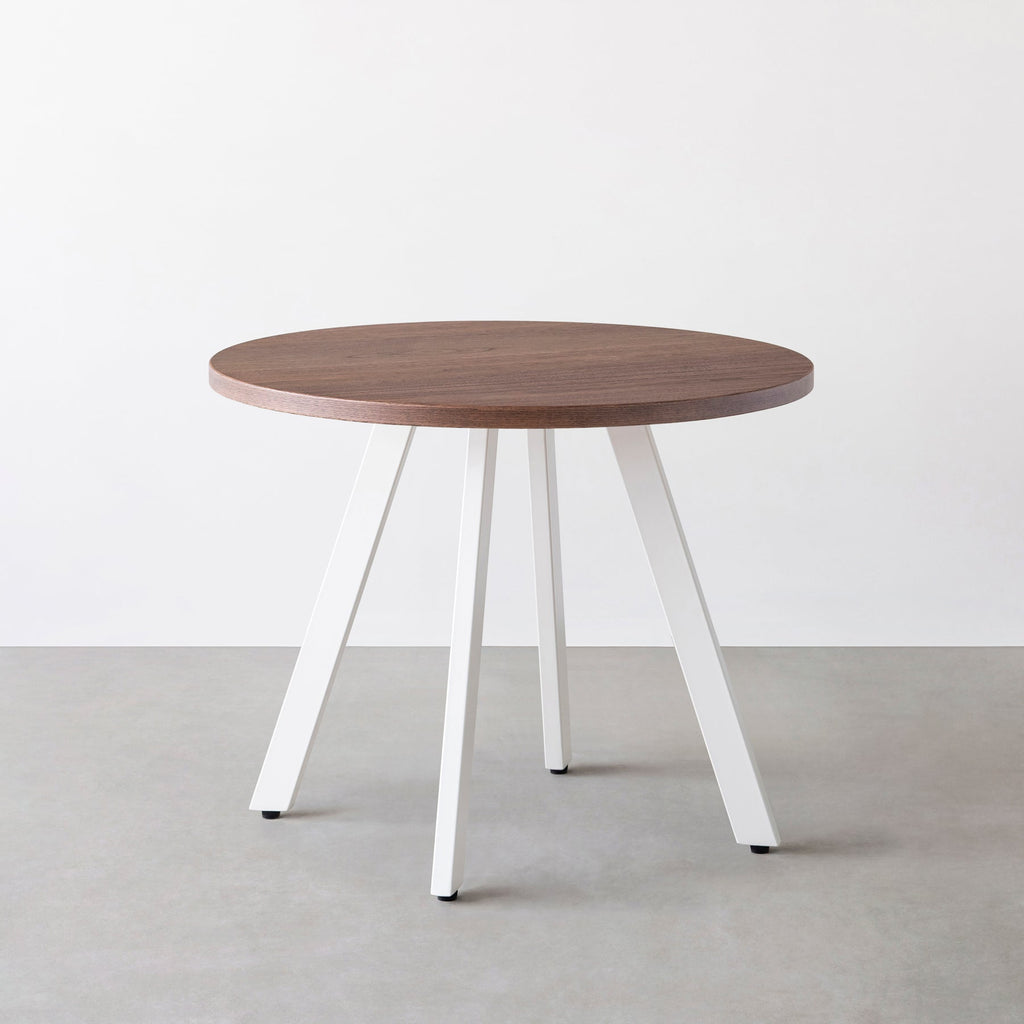 Kanademonoのウォルナットのカフェテーブル