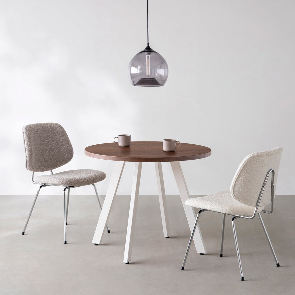 Kanademonoのウォルナットのカフェテーブル