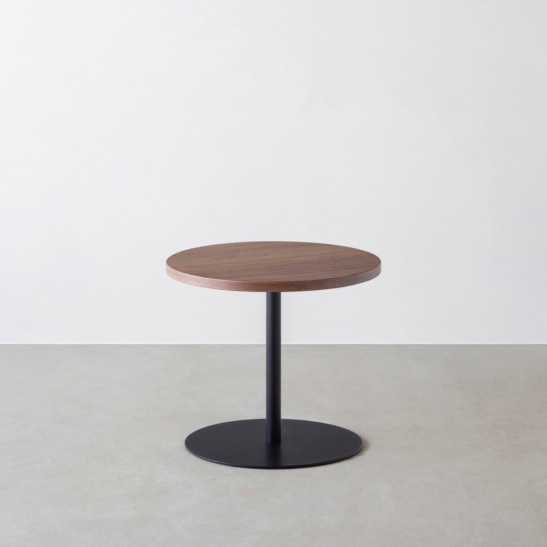 Kanademonoのウォルナットのカフェテーブル