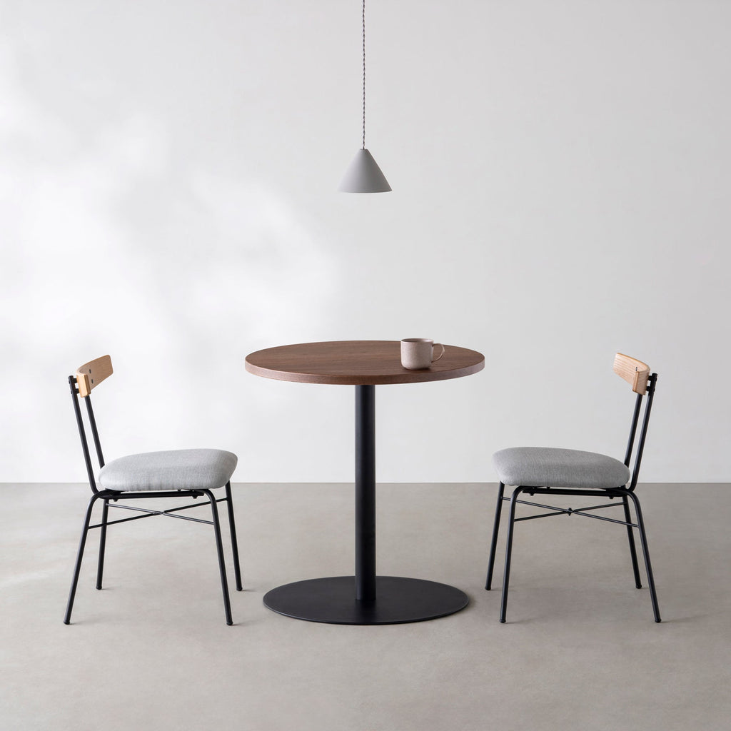 Kanademonoのウォルナットのカフェテーブル