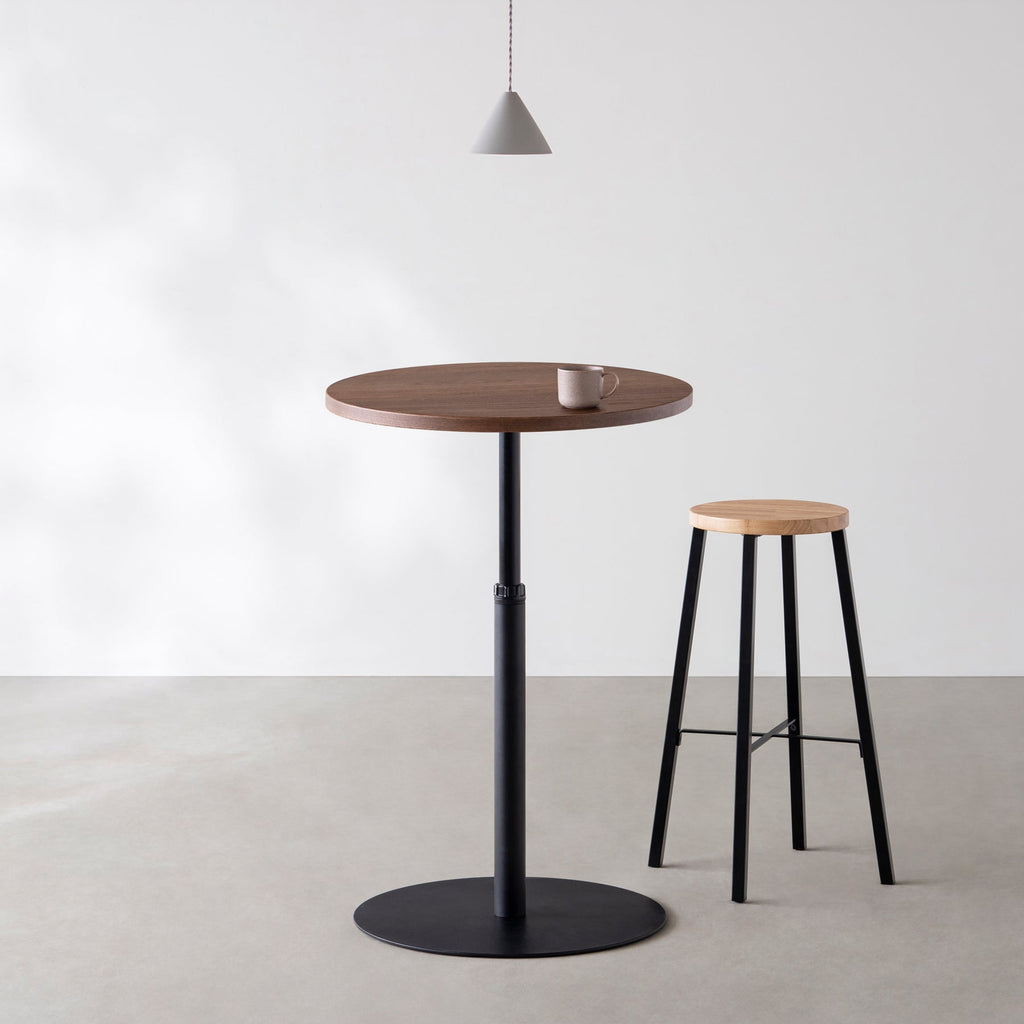 Kanademonoのウォルナットのカフェテーブル