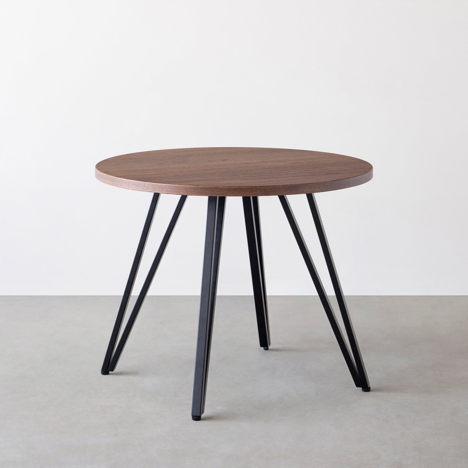 Kanademonoのウォルナットのカフェテーブル