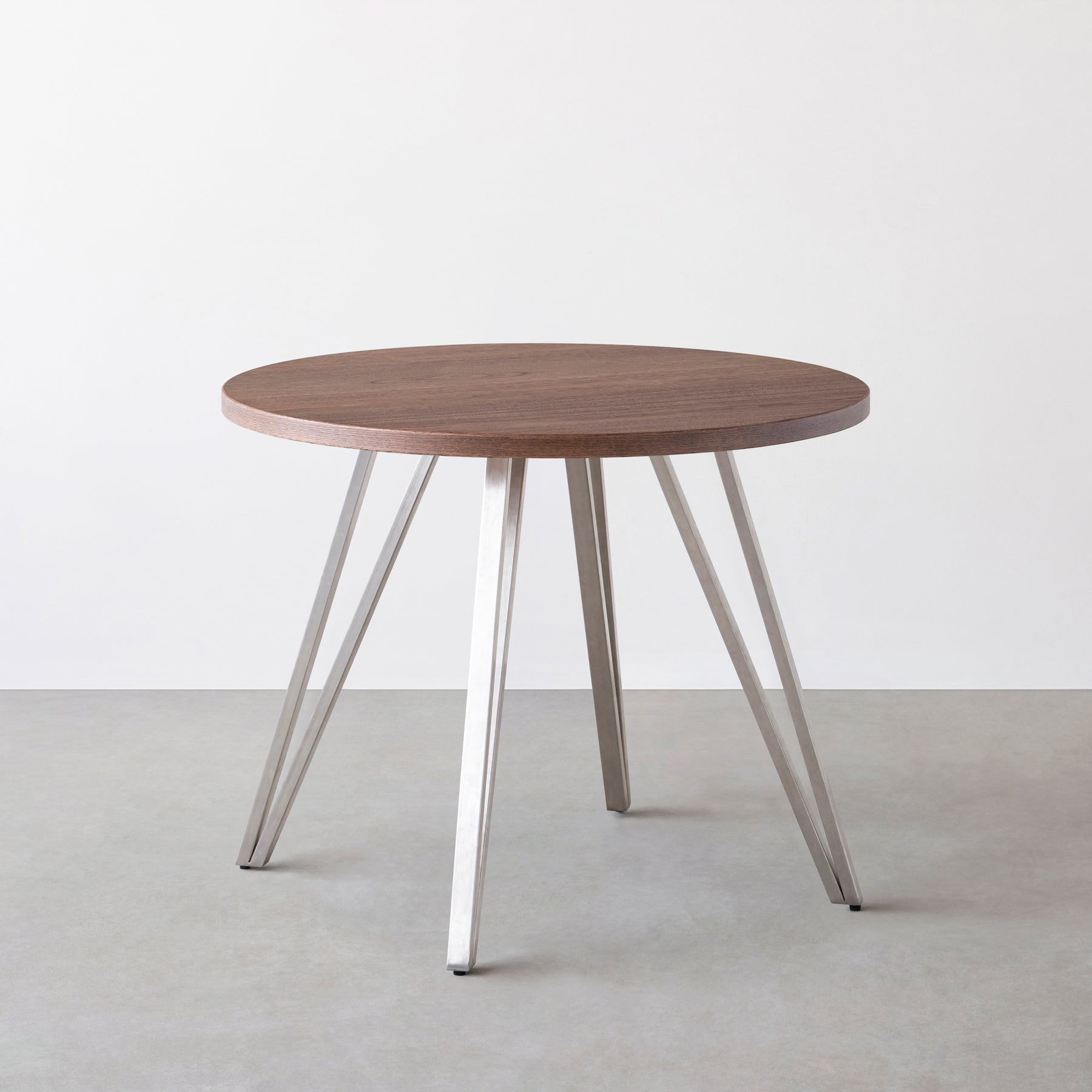 Kanademonoのウォルナットのカフェテーブル