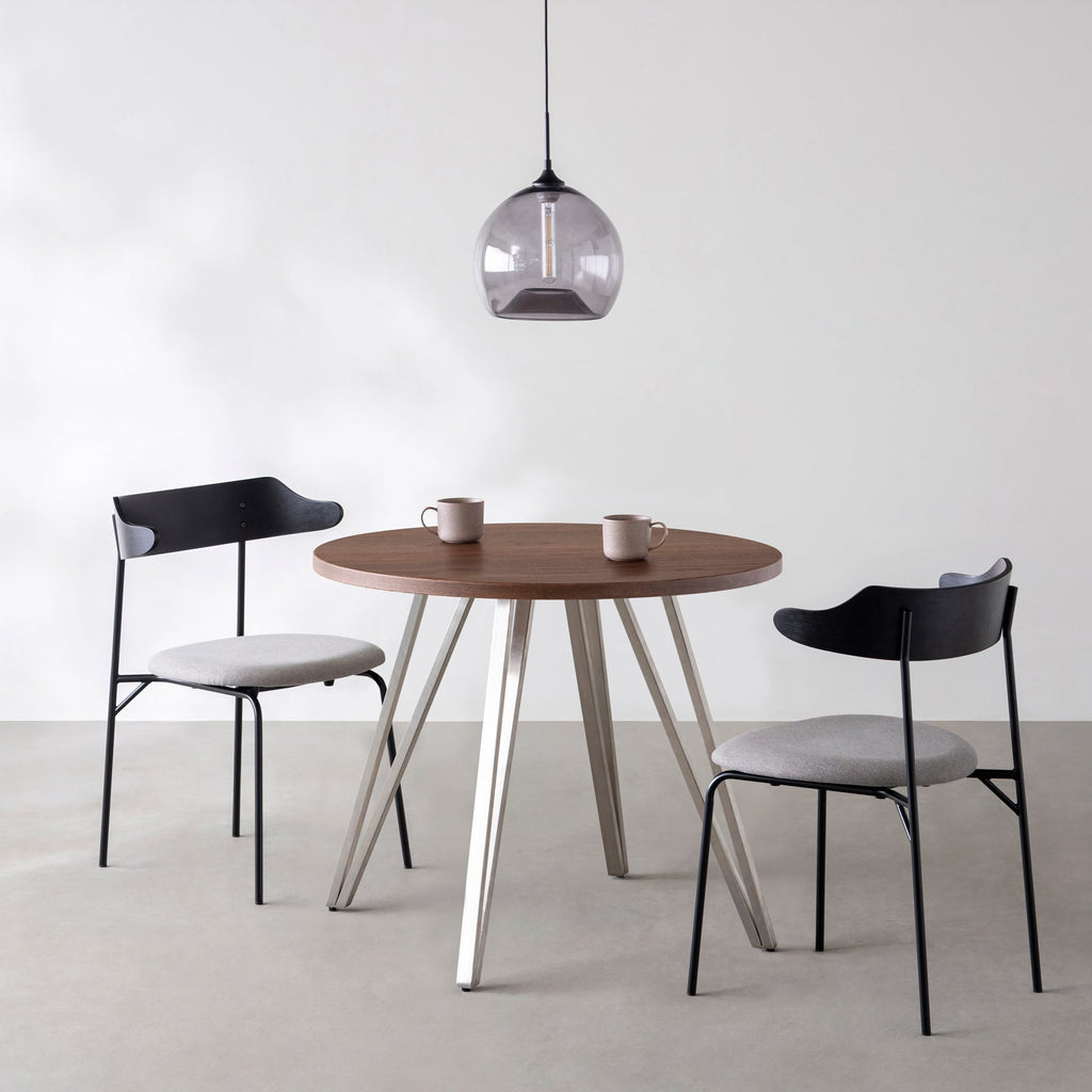 Kanademonoのウォルナットのカフェテーブル