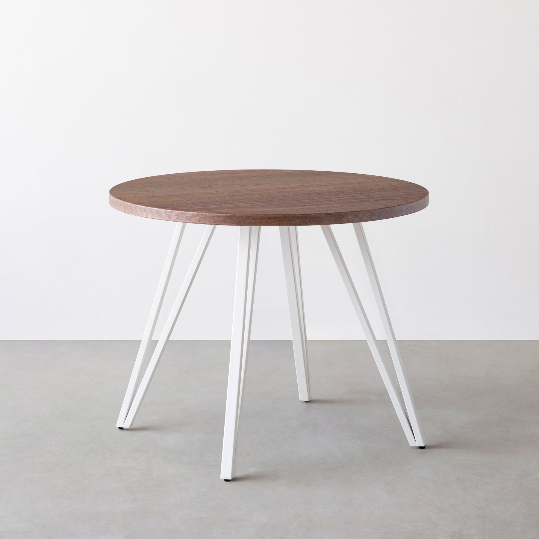 Kanademonoのウォルナットのカフェテーブル