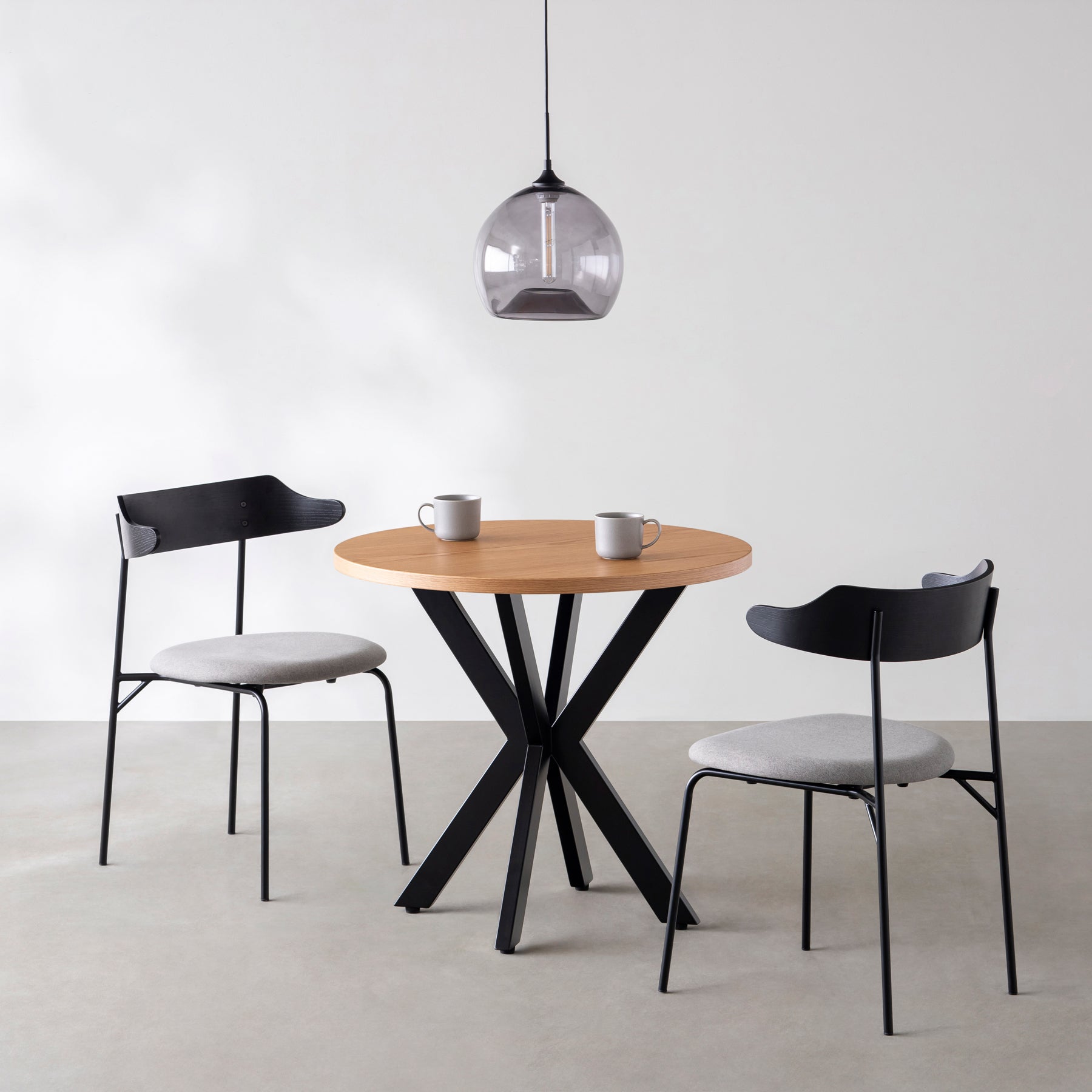 スマート造作カフェテーブル / ホワイトオーク　黒スチール脚 カフェX × ラウンド φ71 - 80