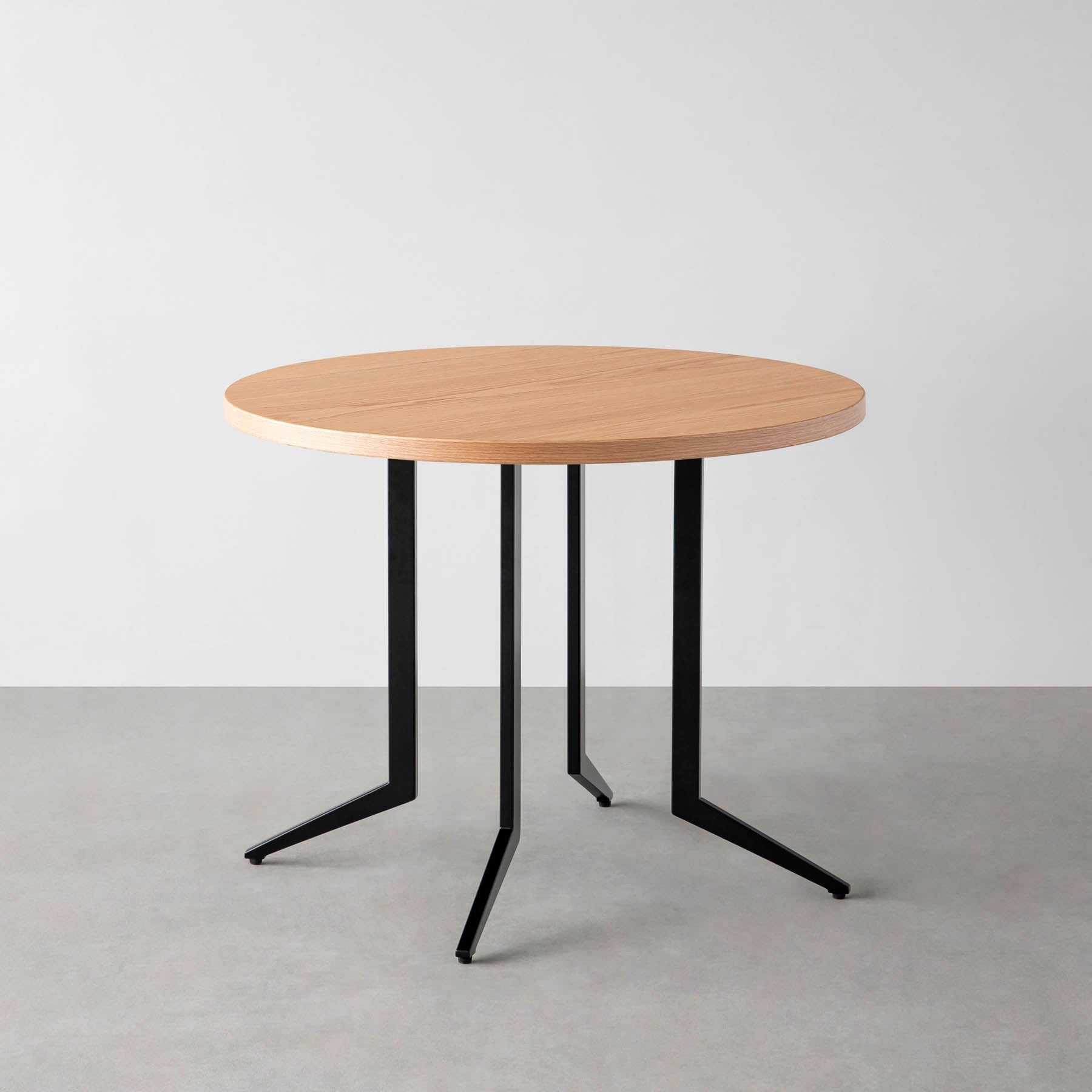 スマート造作カフェテーブル / ホワイトオーク　黒スチール脚 4本脚 × ラウンド φ81 - 90