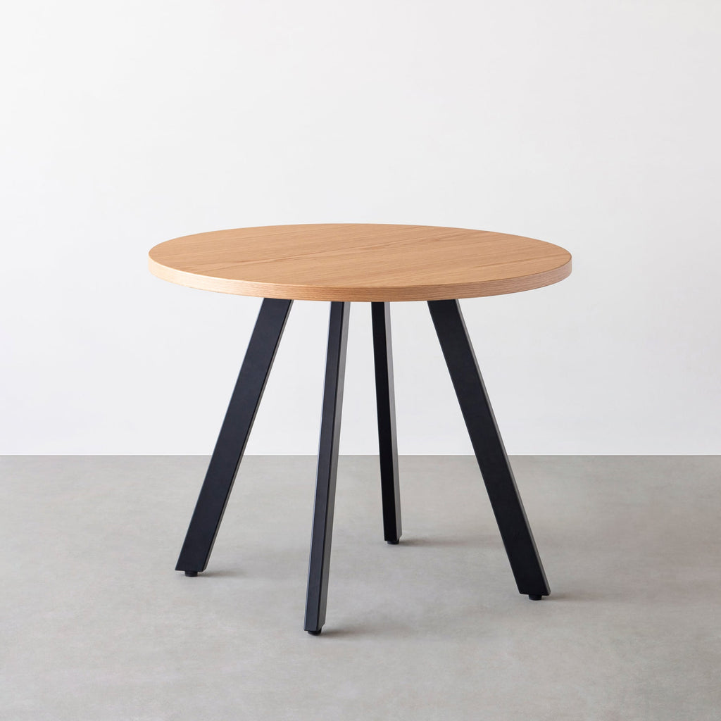 Kanademonoのホワイトオークのカフェテーブル