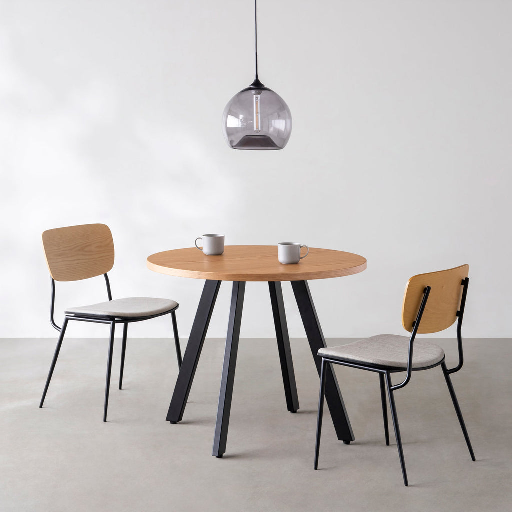 Kanademonoのホワイトオークのカフェテーブル