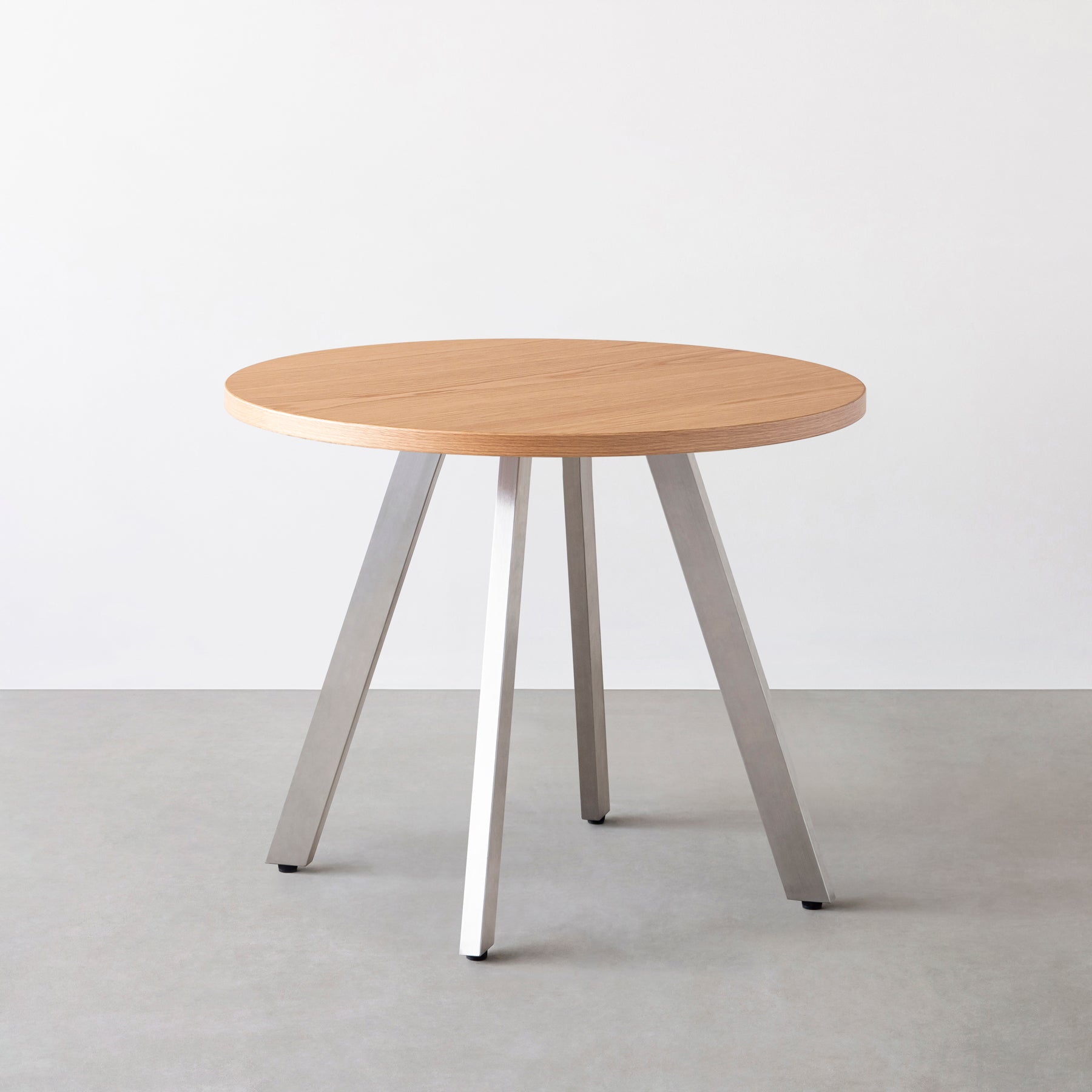 Kanademonoのホワイトオークのカフェテーブル