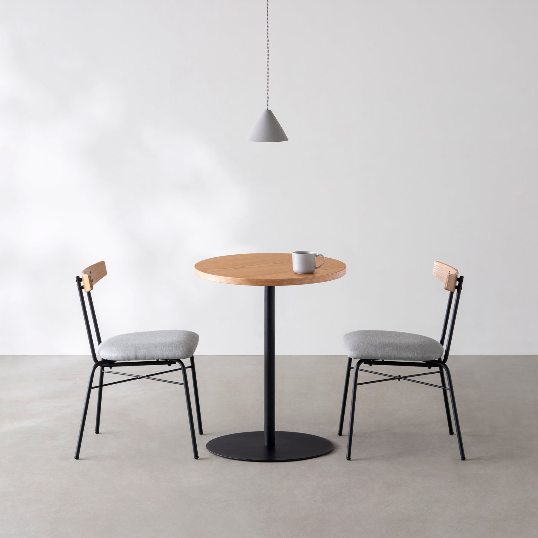 スマート造作カフェテーブル / ホワイトオーク　黒スチール脚 1本脚 × ラウンド φ50 - 60