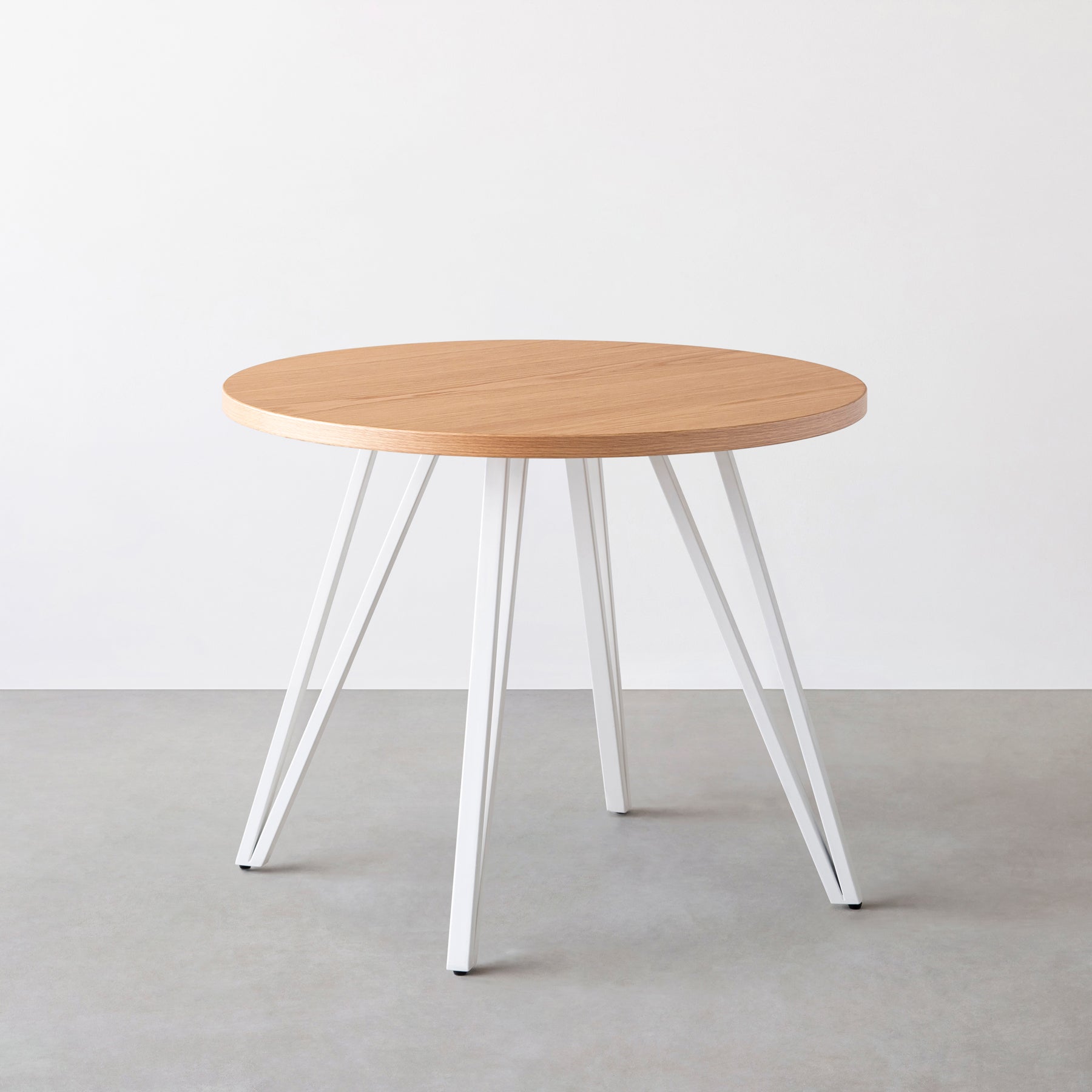 Kanademonoのホワイトオークのカフェテーブル