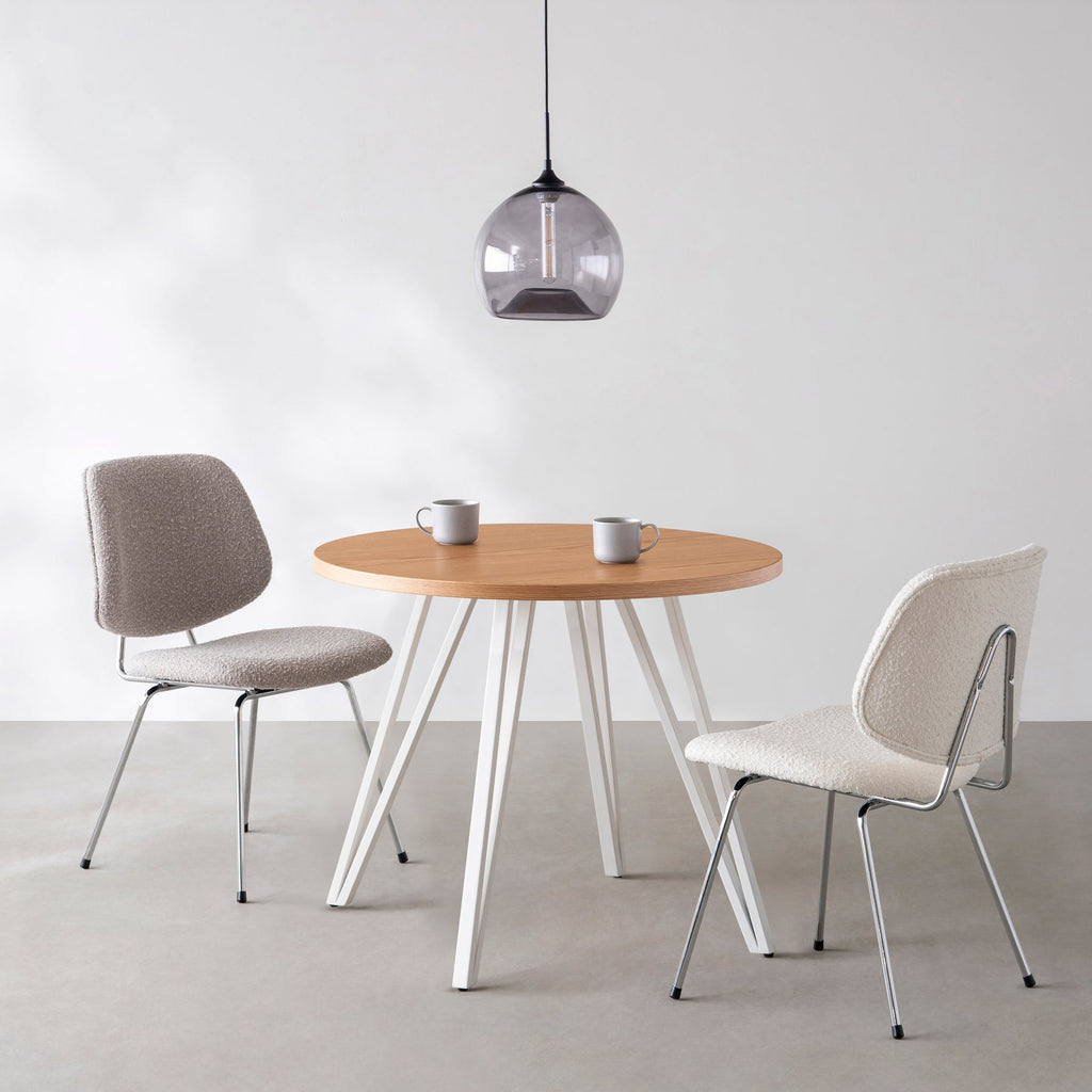 Kanademonoのホワイトオークのカフェテーブル