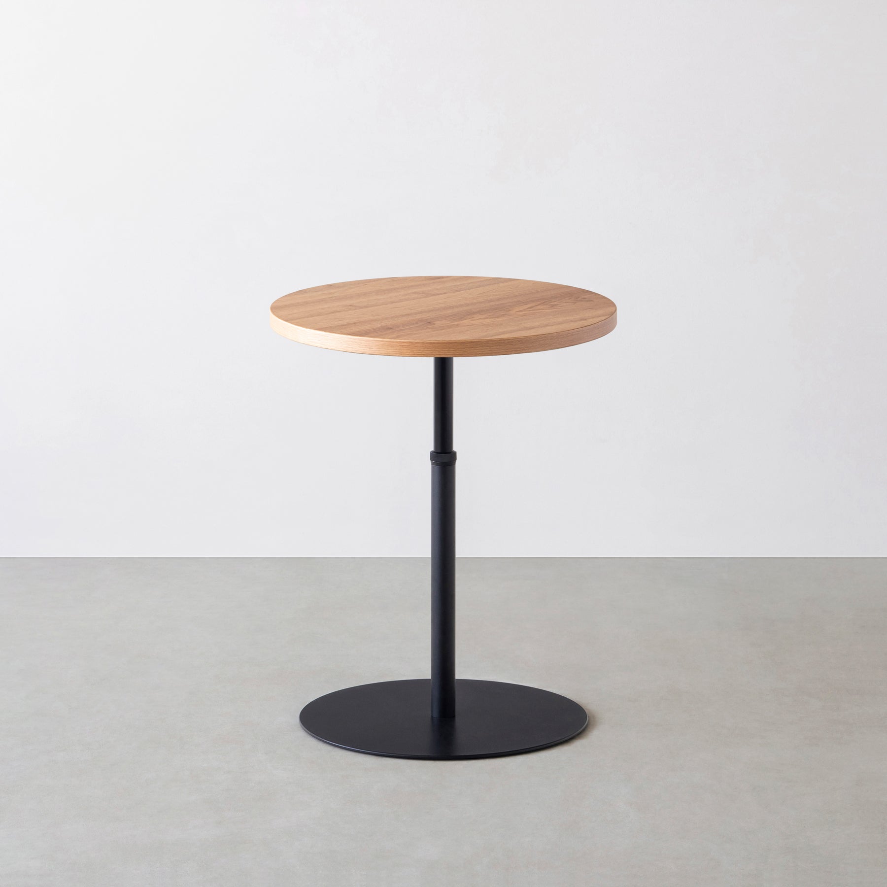 Kanademonoのくるみのカフェテーブル