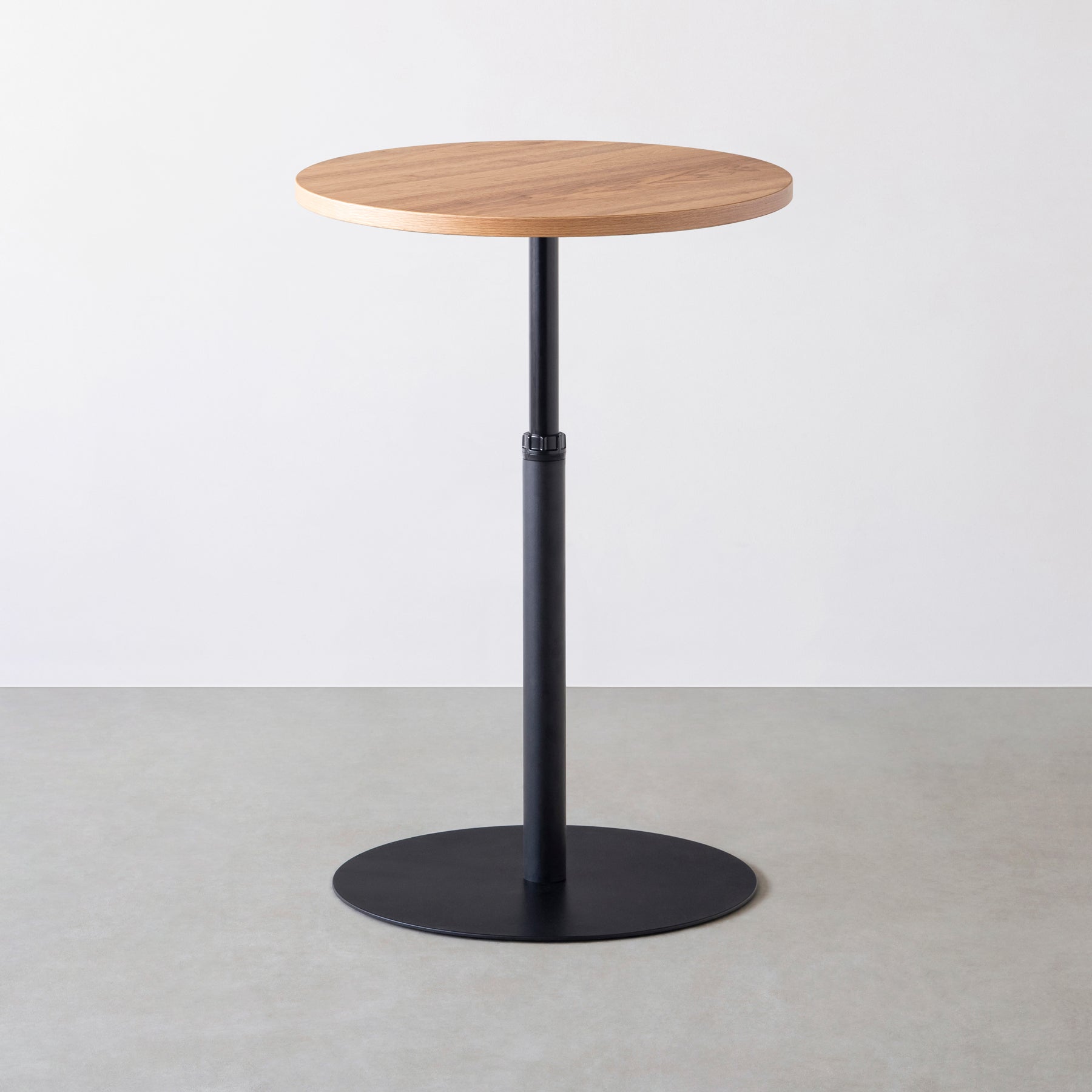 Kanademonoのくるみのカフェテーブル