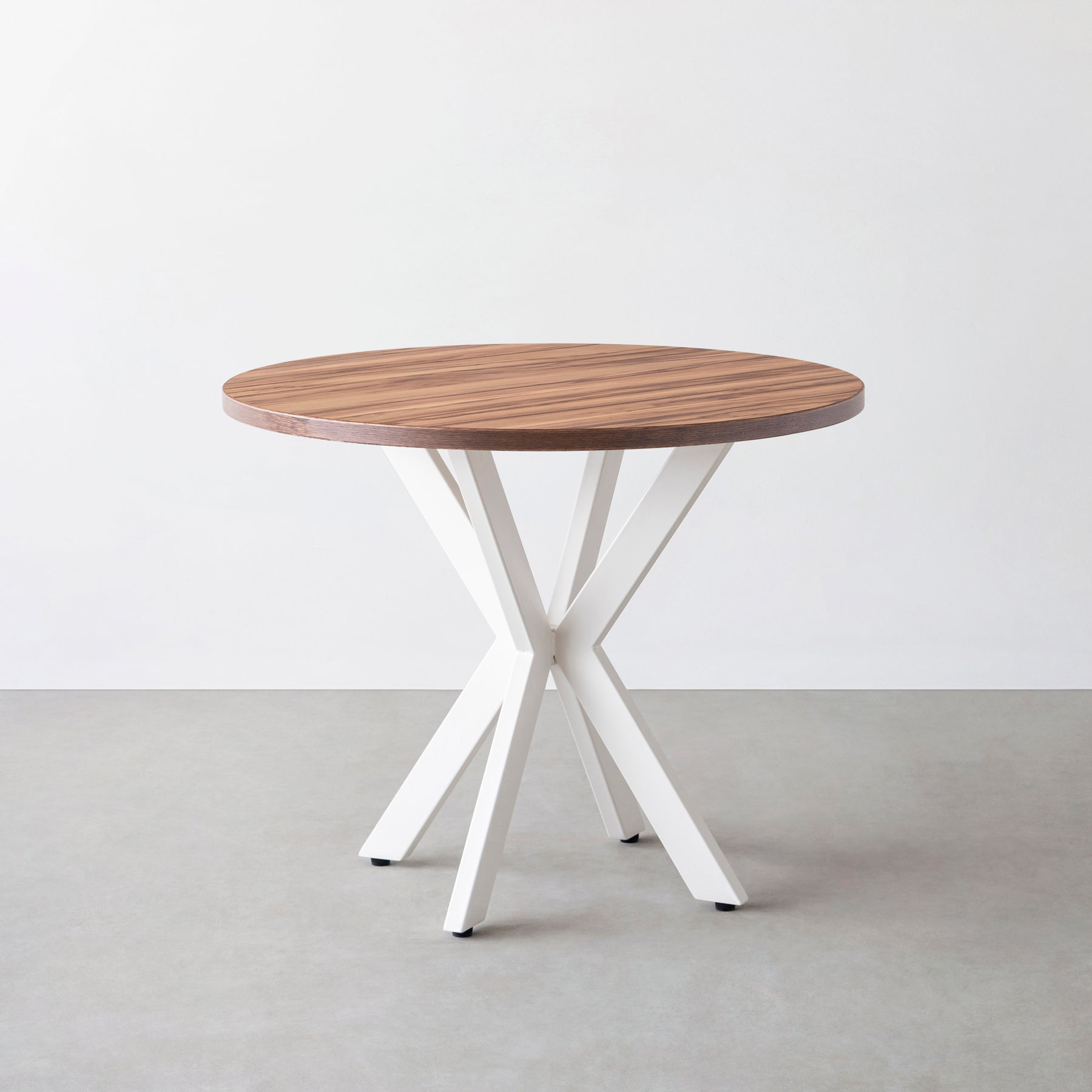 Kanademonoのサテンウォルナットのカフェテーブル