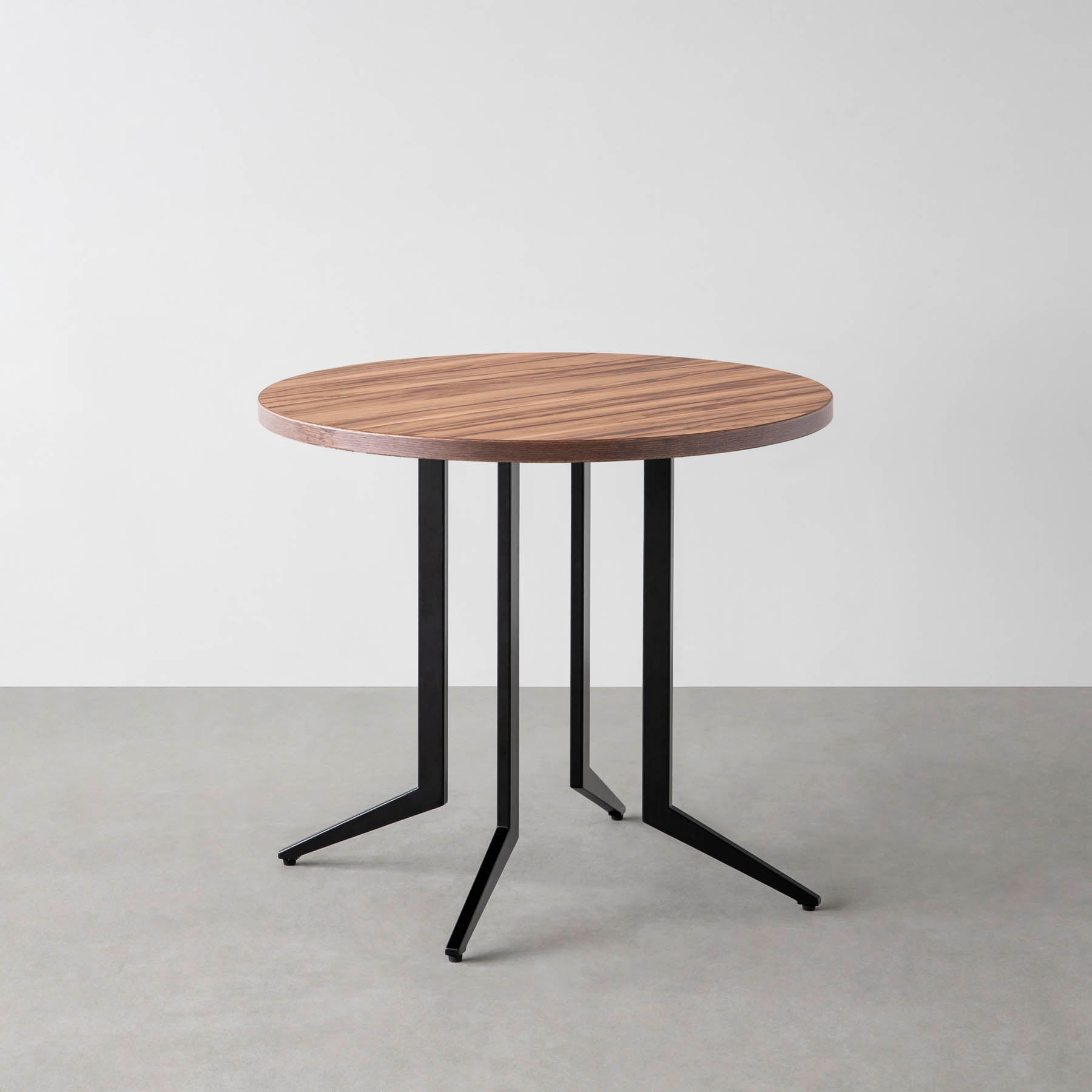 Kanademonoのサテンウォルナットのカフェテーブル