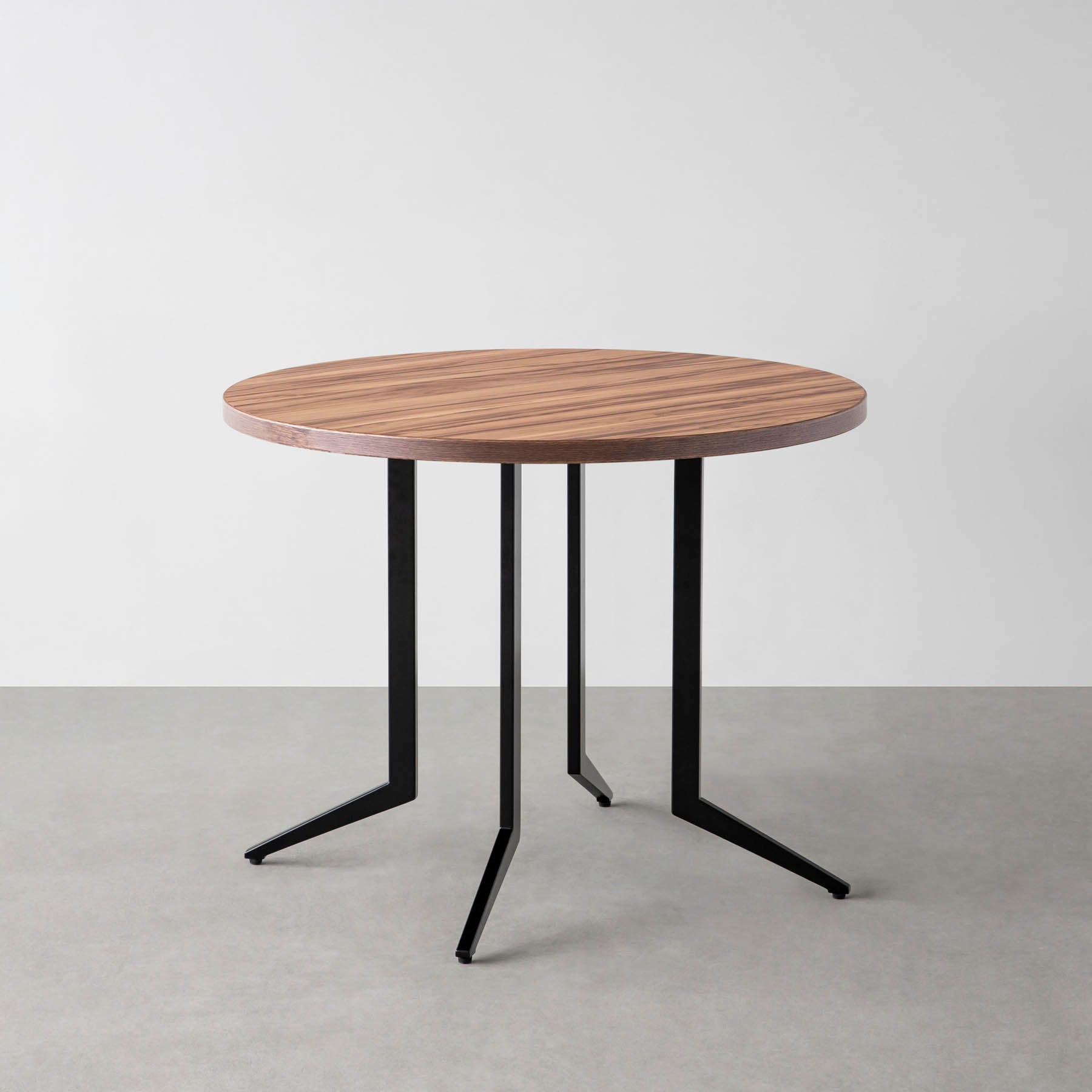 THE LEGS / L Edge × Black Steel