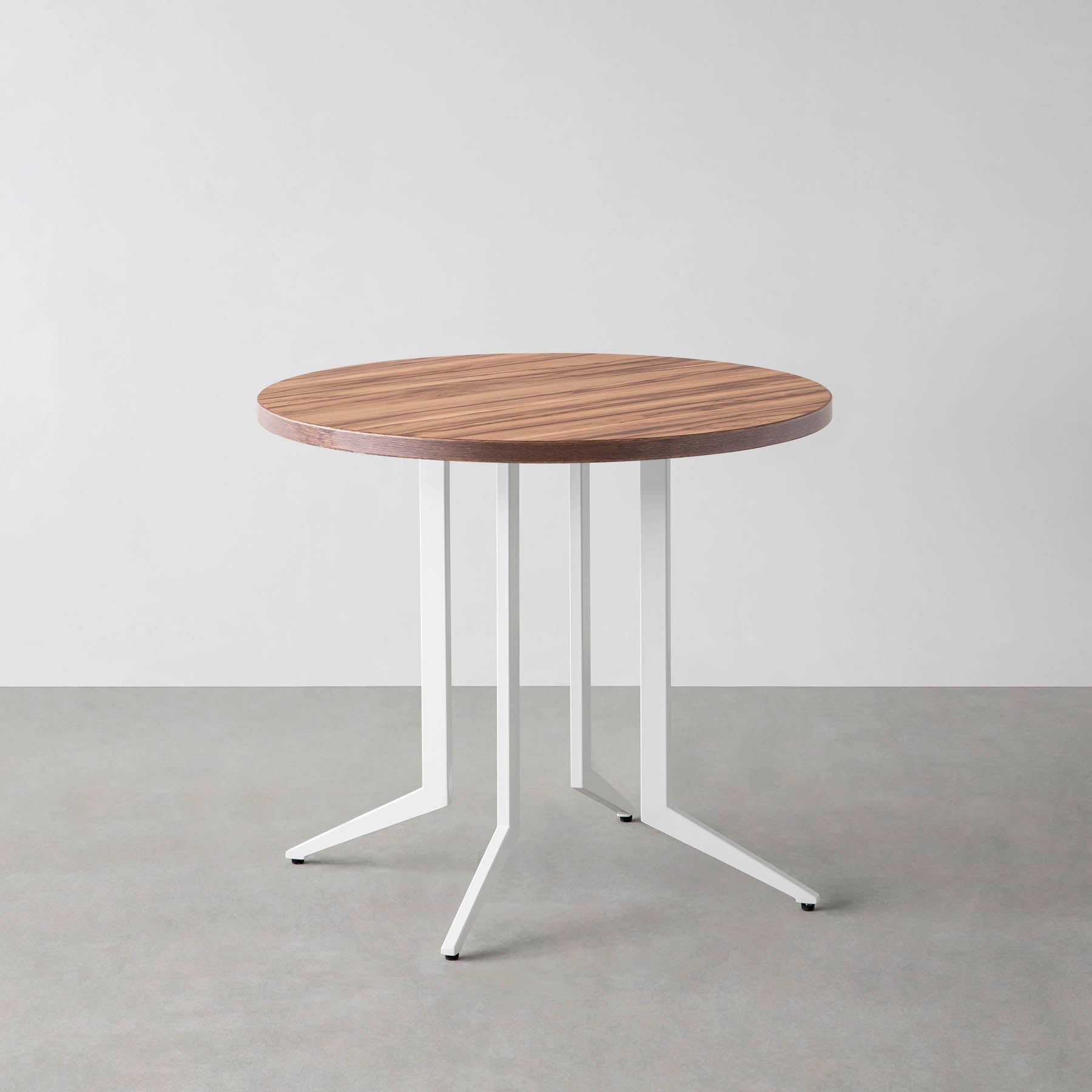 Kanademonoのサテンウォルナットのカフェテーブル