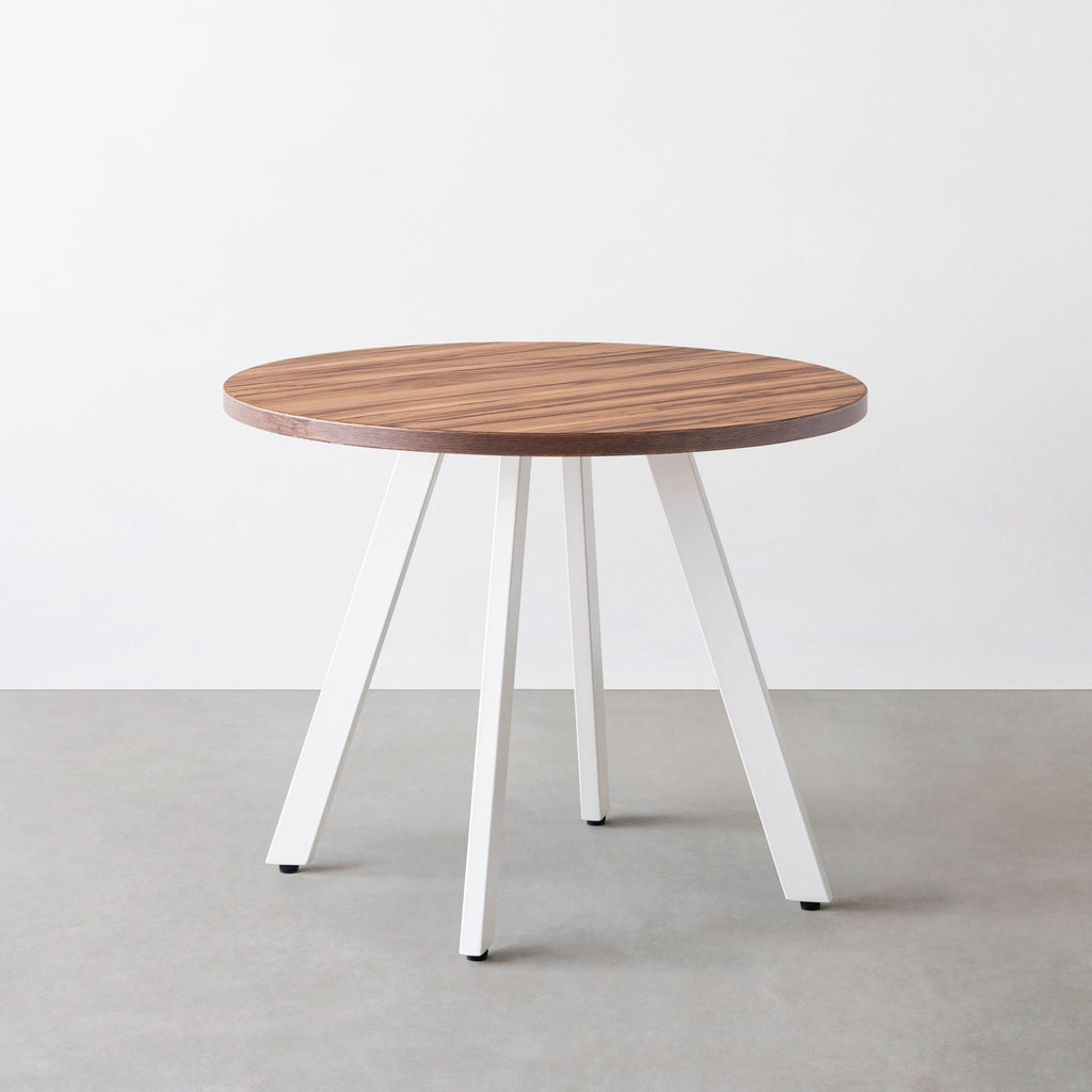 Kanademonoのサテンウォルナットのカフェテーブル