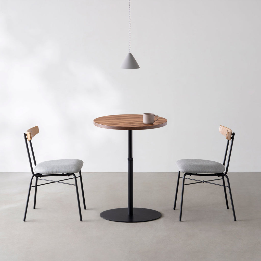 Kanademonoのサテンウォルナットのカフェテーブル