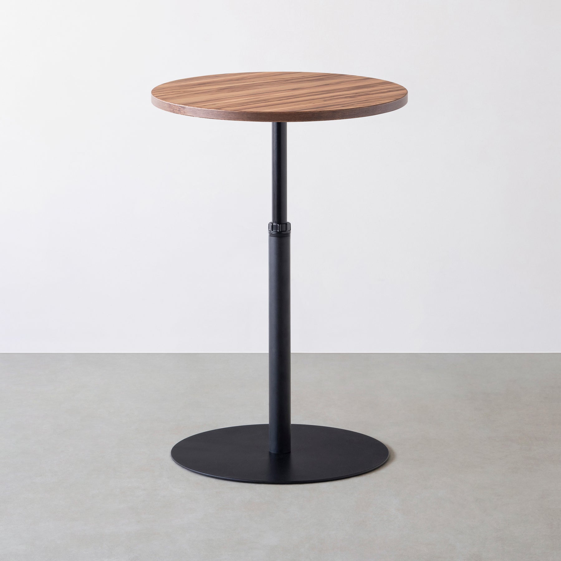 Kanademonoのサテンウォルナットのカフェテーブル