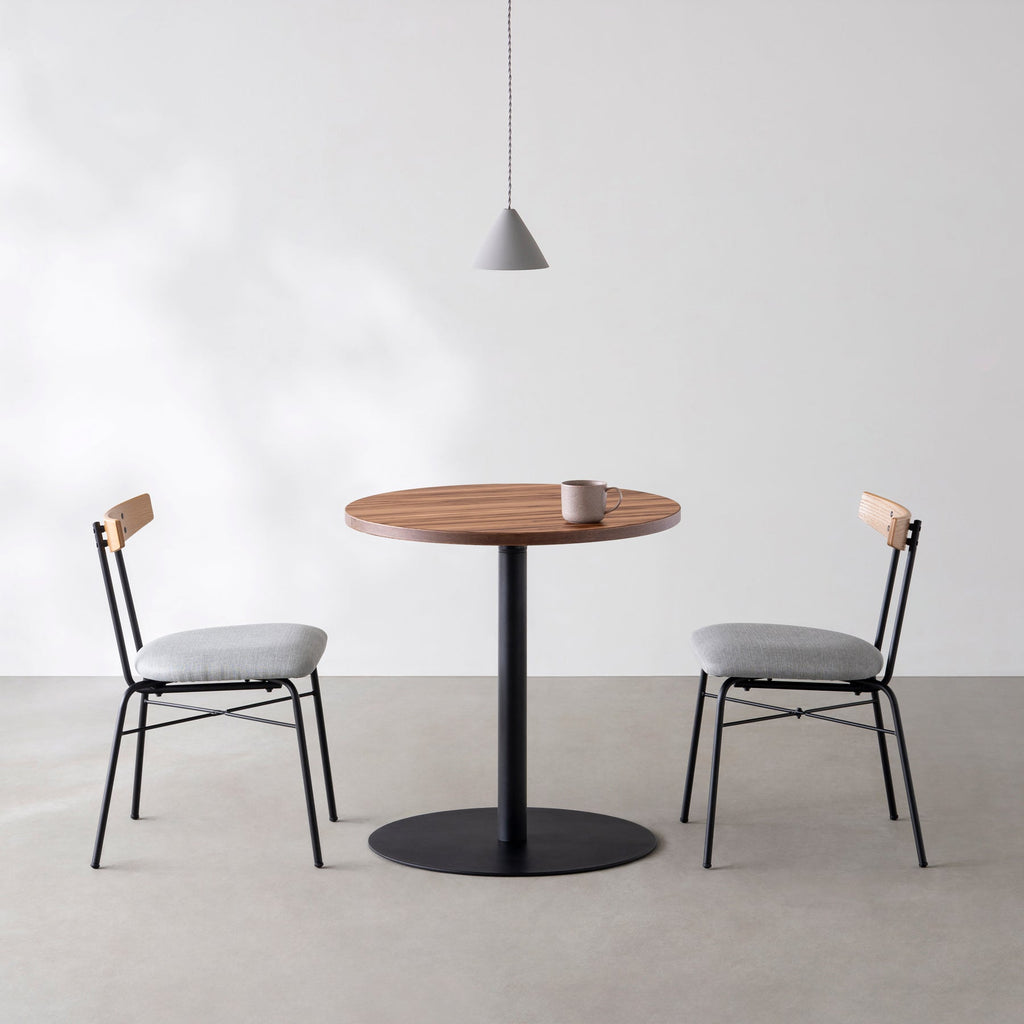 Kanademonoのサテンウォルナットのカフェテーブル