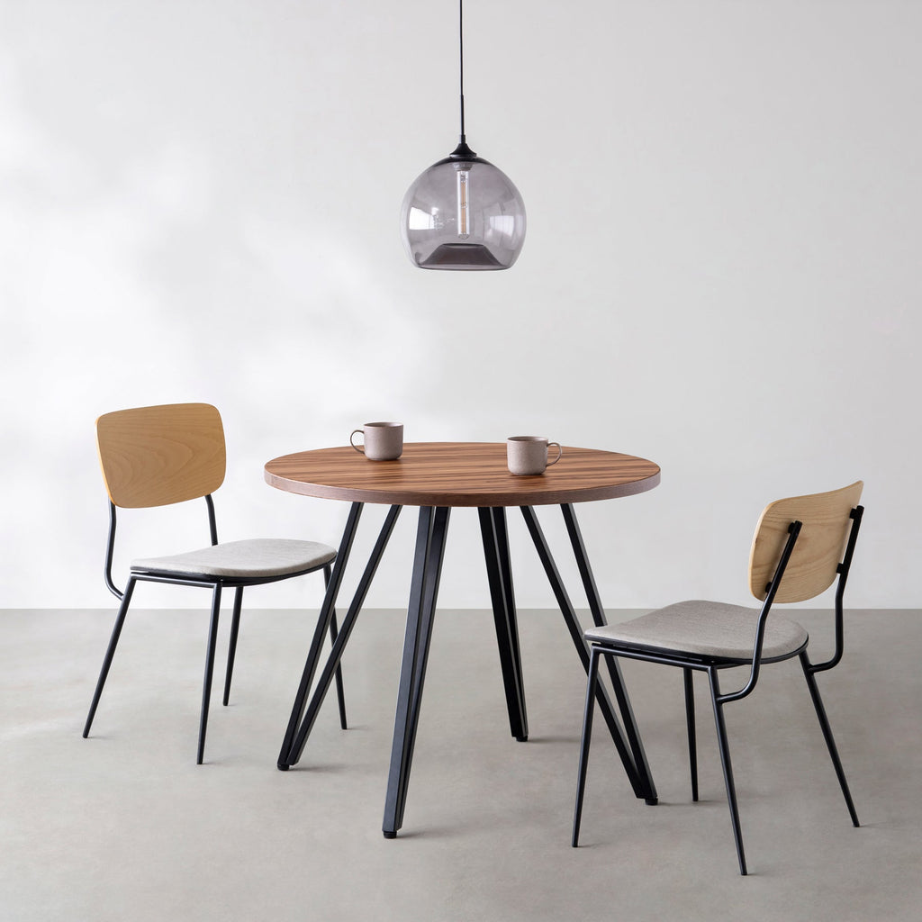 Kanademonoのサテンウォルナットのカフェテーブル